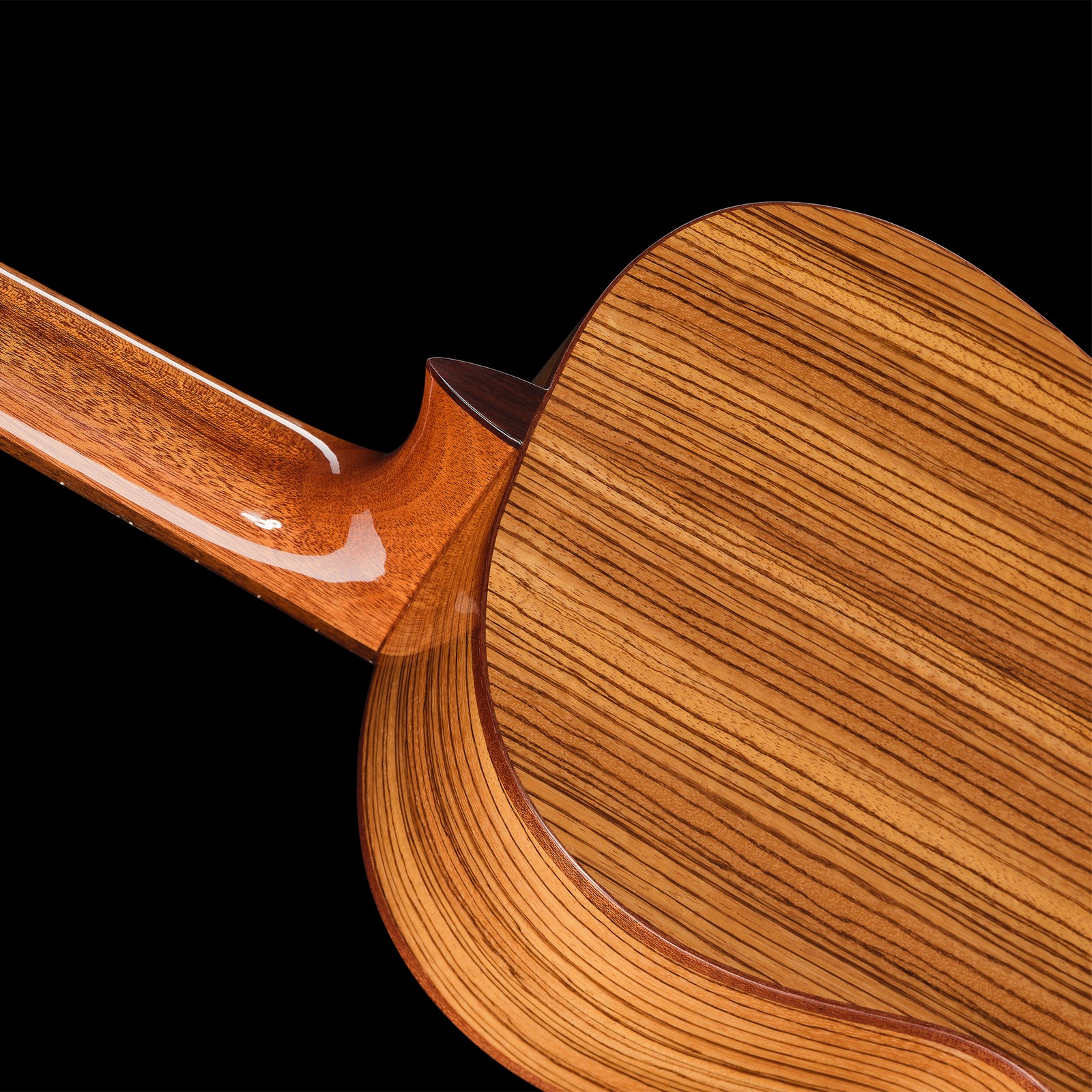 Zebrano Korpus auf der Rückseite der Manuel Rodriguez 40-C Cedar