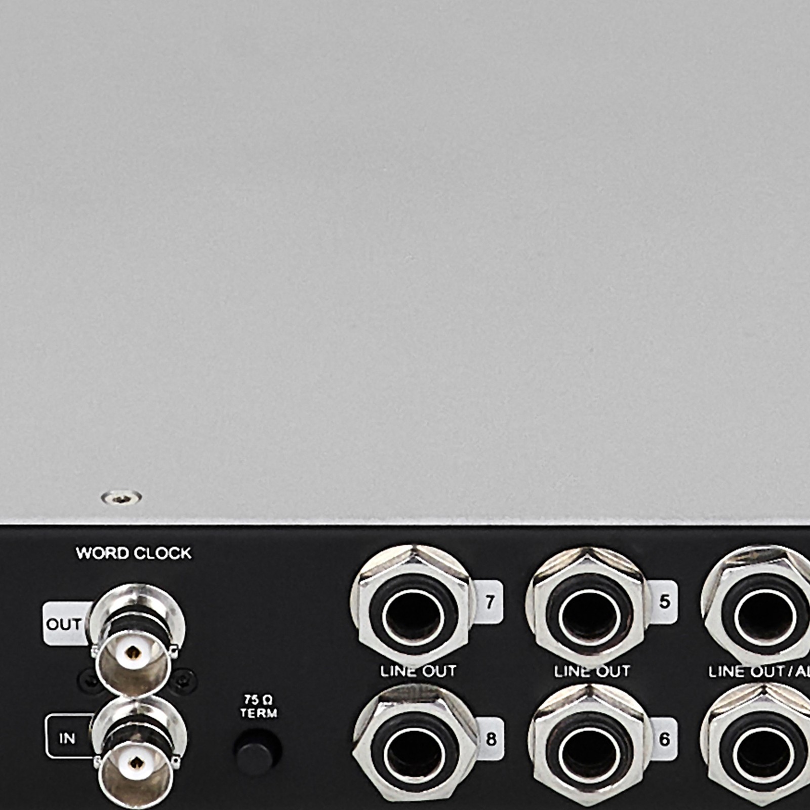 Universal Audio Volt 876 USB Recording Studio, Detail