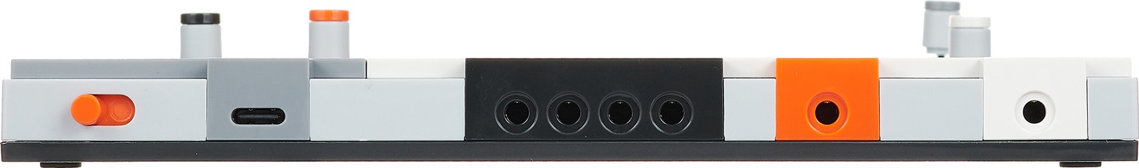 Anschlüsse auf der Rückseite des Teenage Engineering EP-133 K.O. II