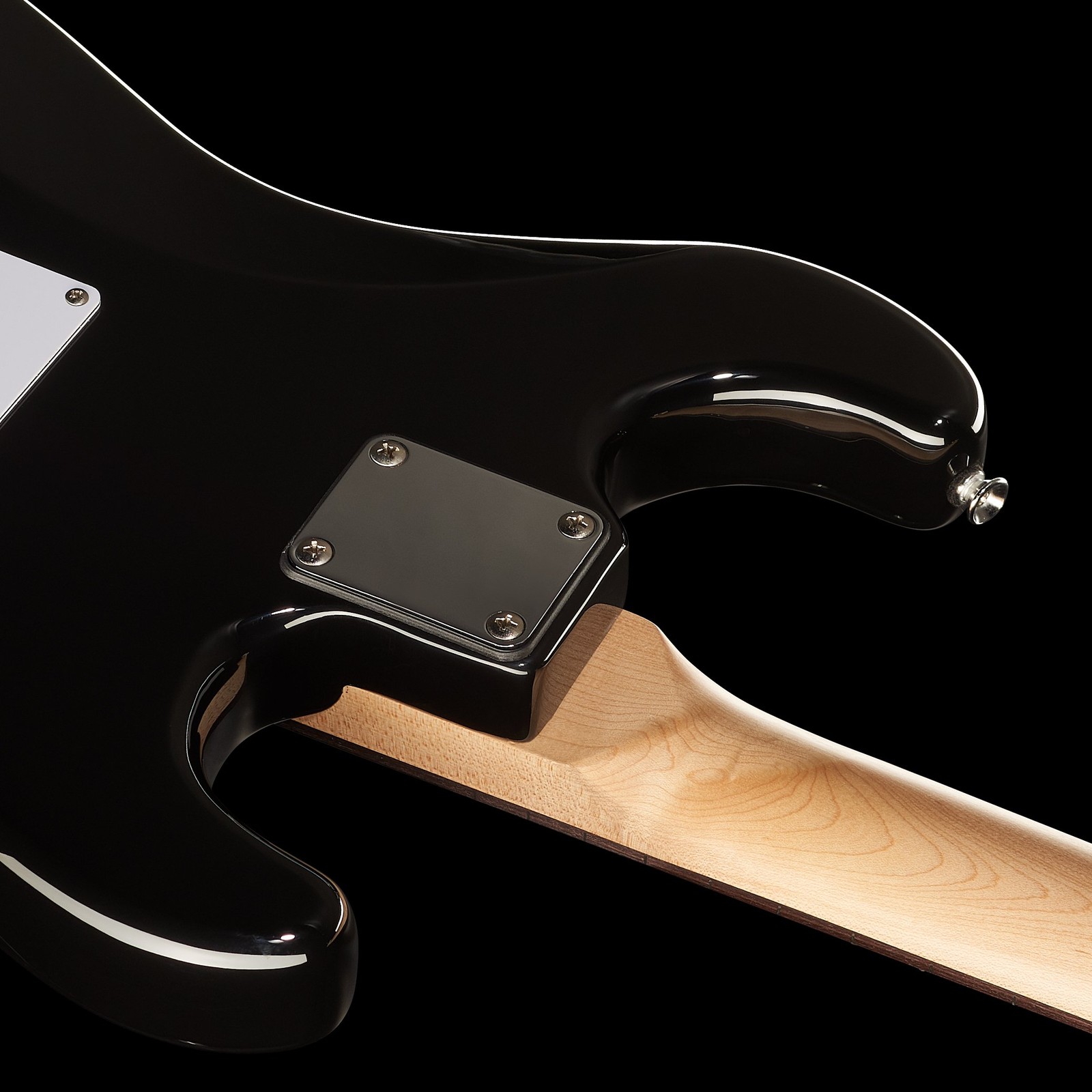 Korpusrückseite mit geschraubtem Hals an der Harley Benton ST-20LH BK E-Gitarre