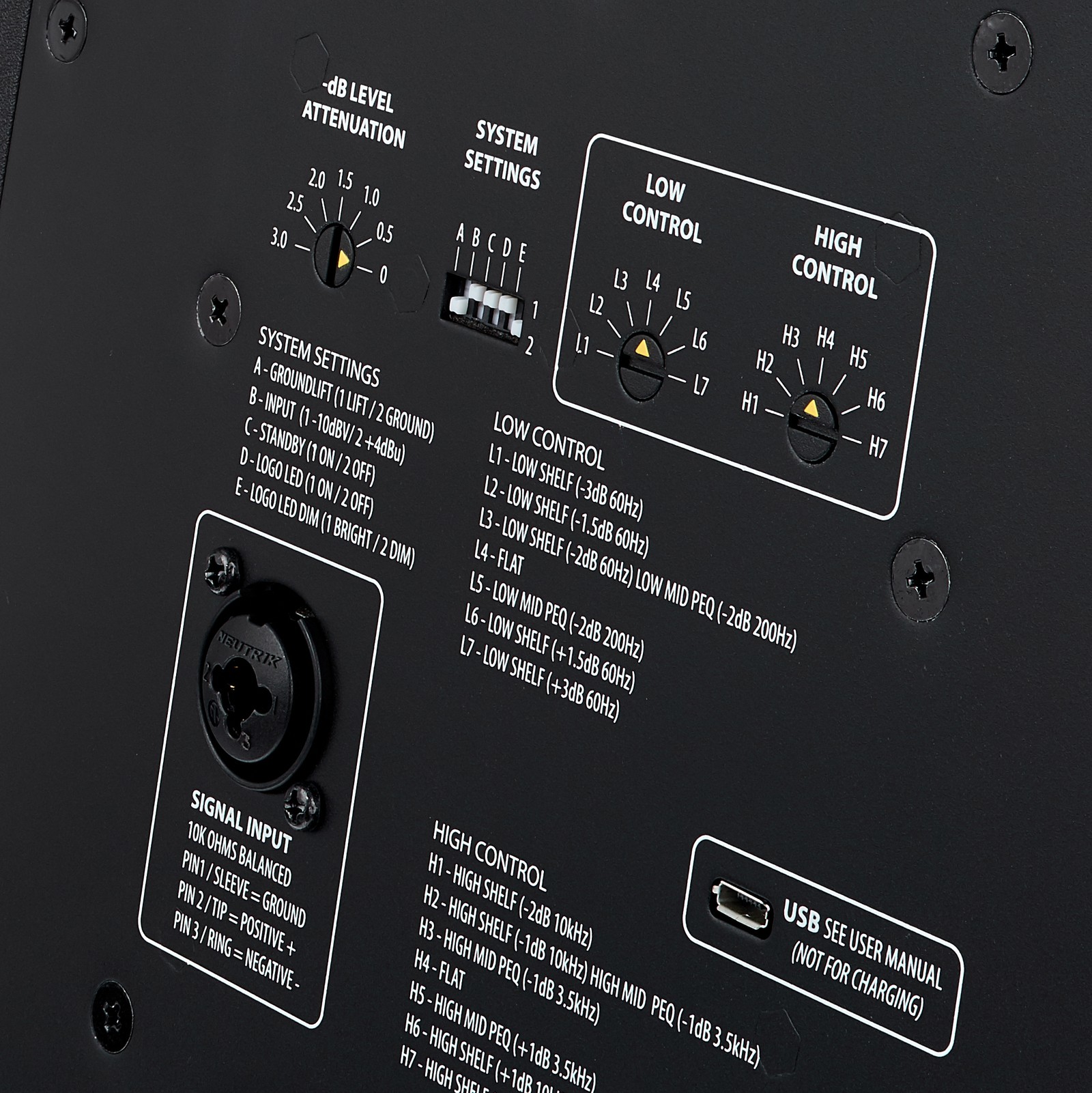 Rückseite des KRK V6S4 mit Bedienelementen
