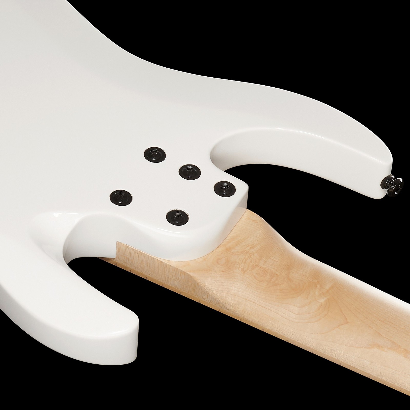 Weiße Harley Benton R-458MN LH WH mit fünffach verschraubtem Ahornhals von hinten