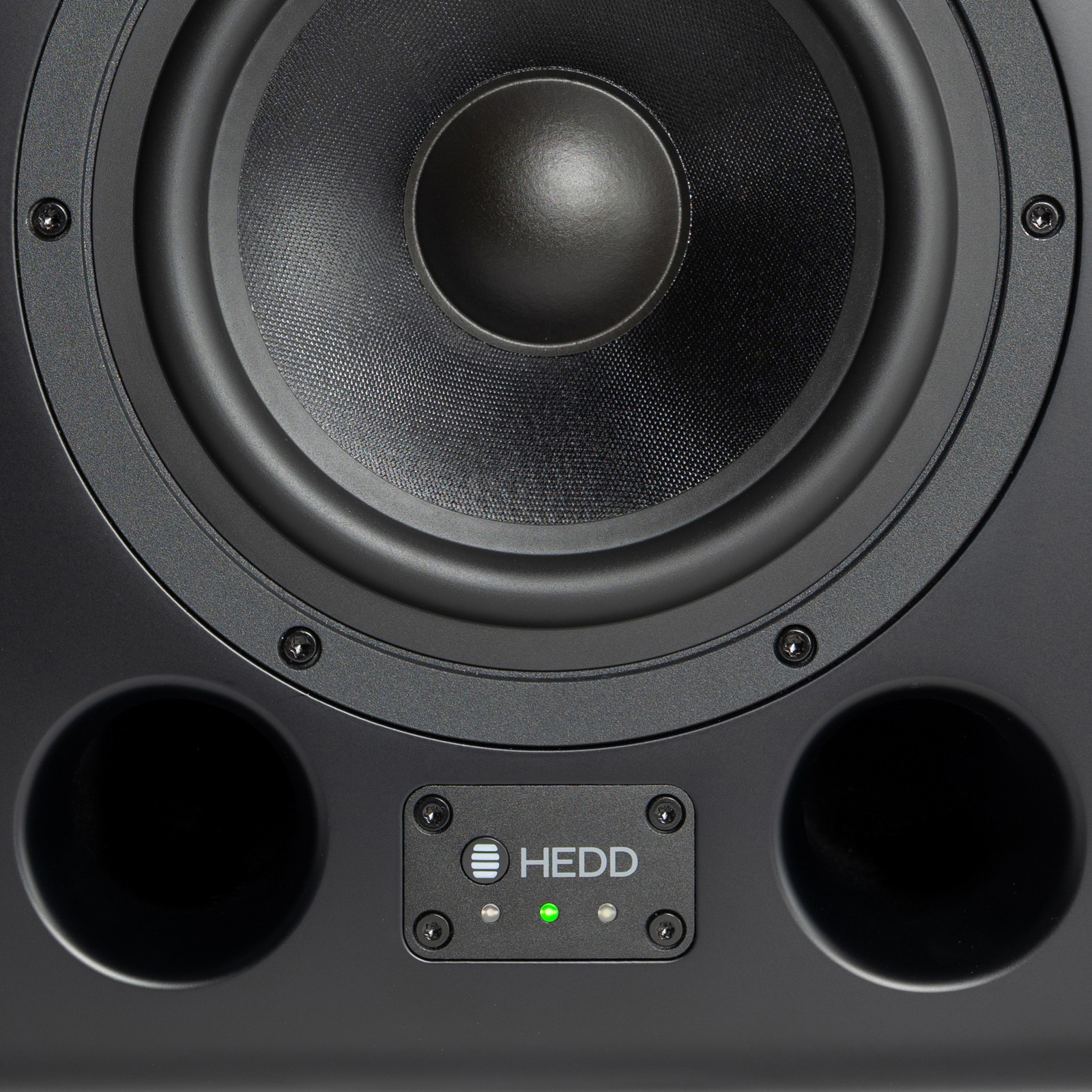 Tiefmitteltöner und Bassreflexöffnungen des HEDD Type 07 A-CORE Studiomonitors