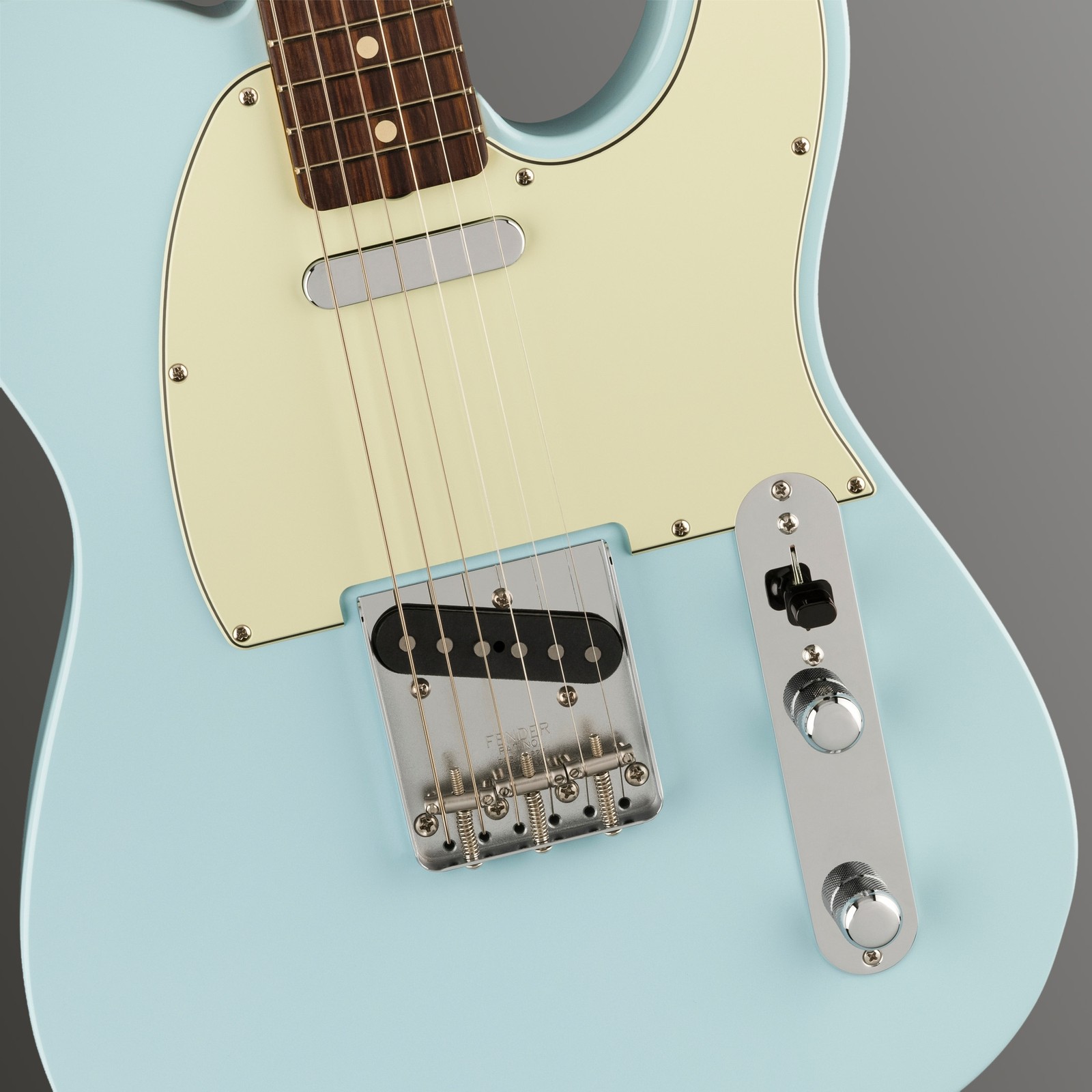 Zwei Singlecoils auf der Decke der blauen Fender Vintera II 60s Tele RW SNB