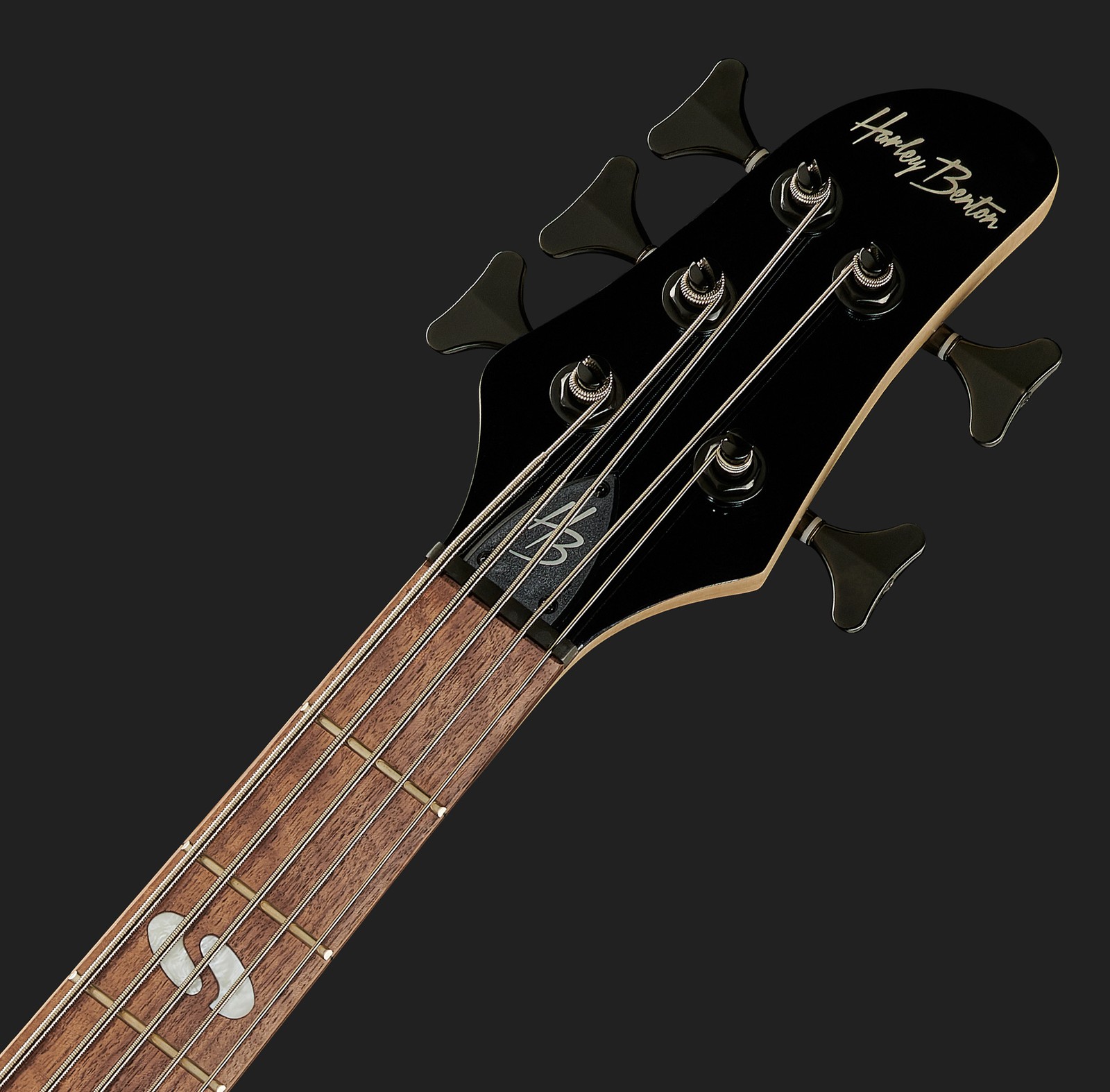 Kopfplatte des Harley Benton B-550 White Progressive Series 5-Saiter E-Bass