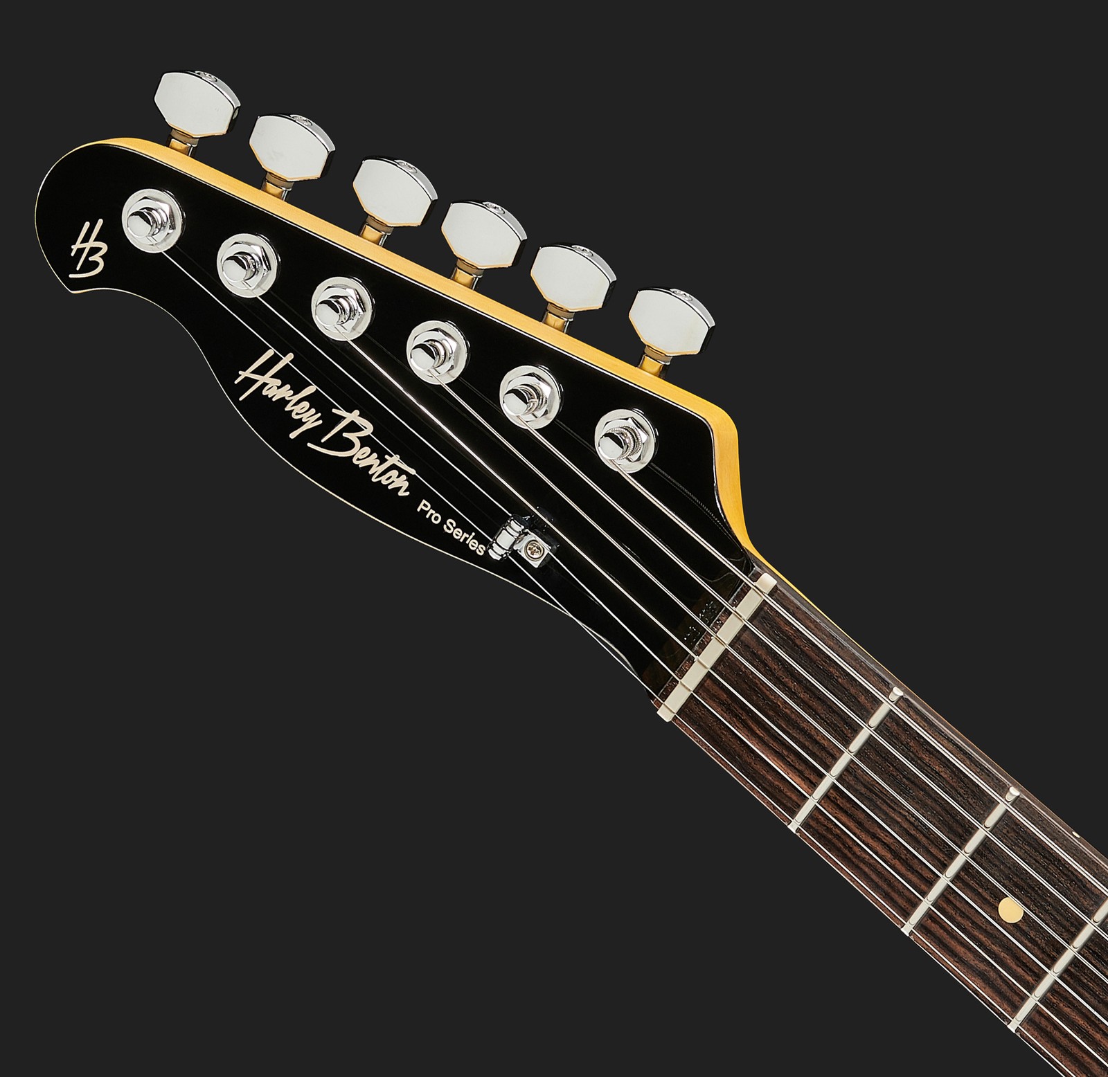 Kopfplatte der Harley Benton Fusion-T HH LH EB BK mit Herstellerlogo