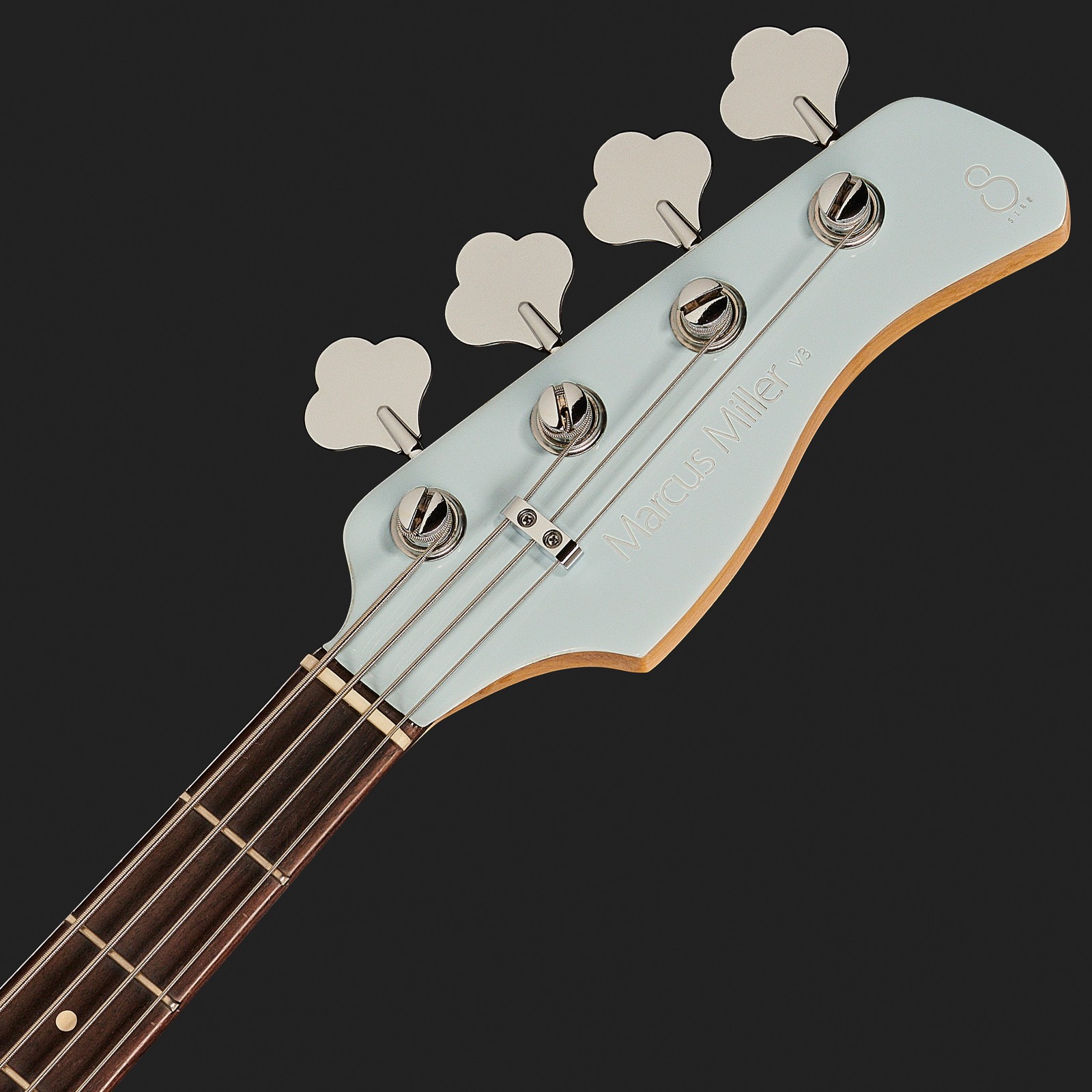 Hellblaue E-Bass Kopfplatte mit vier Mechaniken