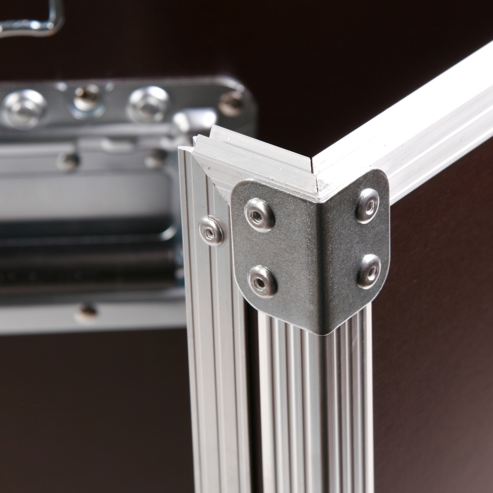 Detailansicht des Thon L-Rack 6HE Eco 43 Rackaufstellers