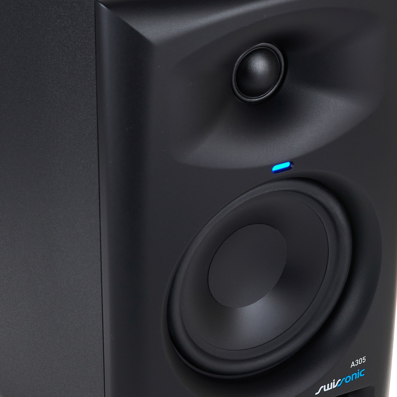 Tieftöner und Hochtöner auf der Vorderseite des Swissonic A305