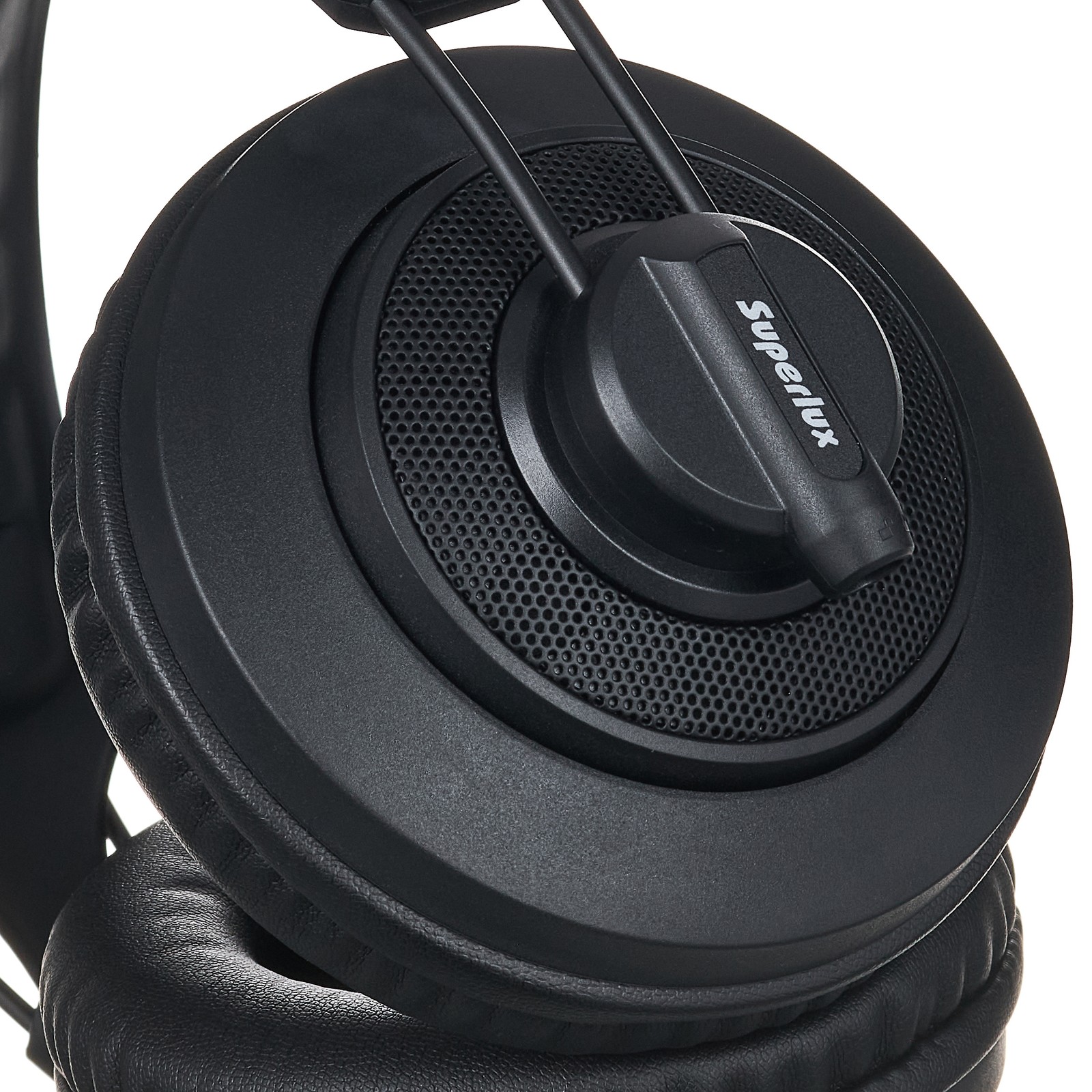 Ohrmuschel des Superlux HD-668 B MKII Studiokopfhörers