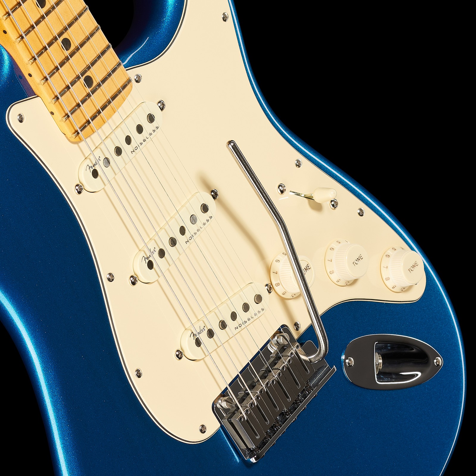 Fender AM Ultra Strat MN Electric Blue Guitarra eléctrica frontal del cuerpo
