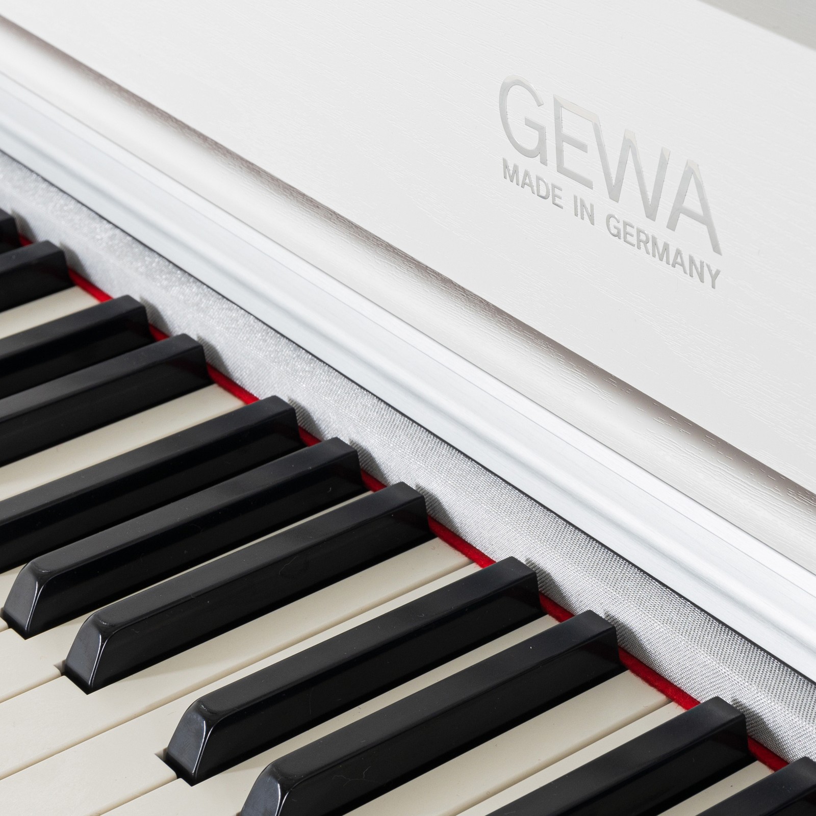 Klaviertasten und GEWA Logo