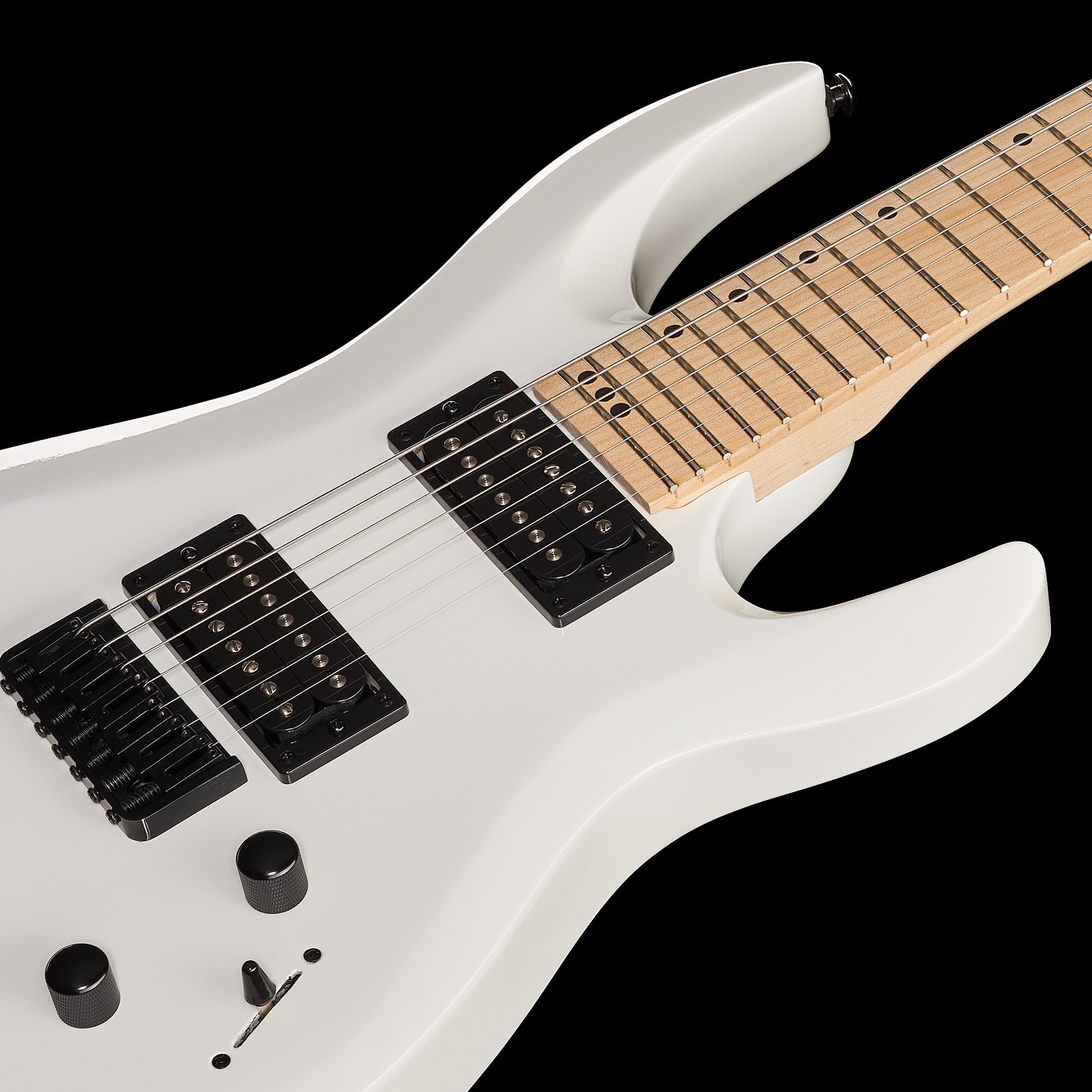 Zwei Humbucker auf der Harley Benton R-457MN WH Progressive Series 7-saiter E-Gitarre