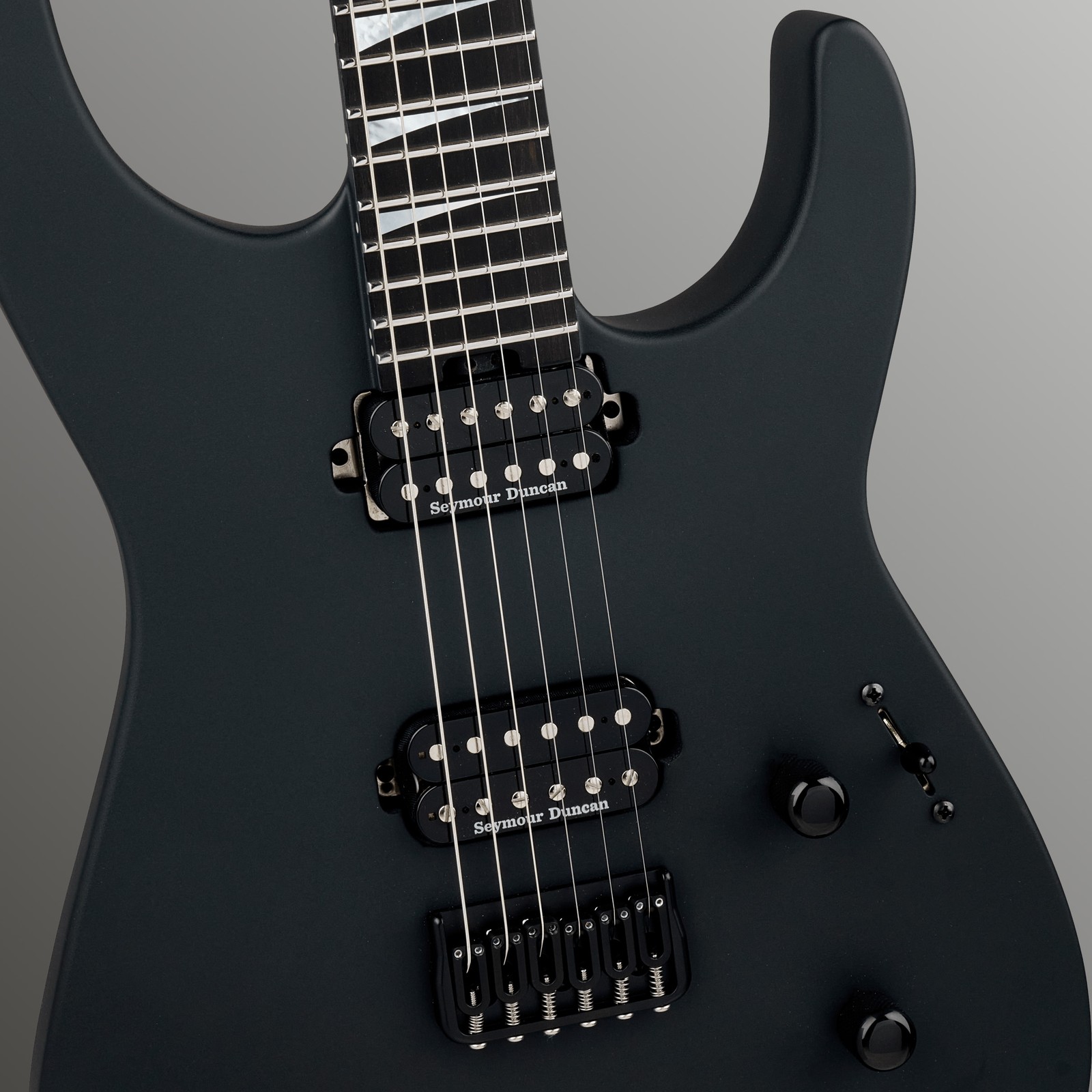 Zwei Humbucker in der Jackson American SRS Soloist SL2 HT SB