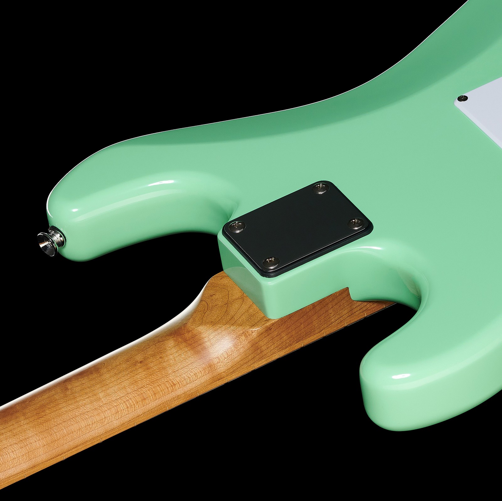 Geschraubter Hals auf der Rückseite der E-Gitarre Harley Benton ST-62CC MN Seafoam Green