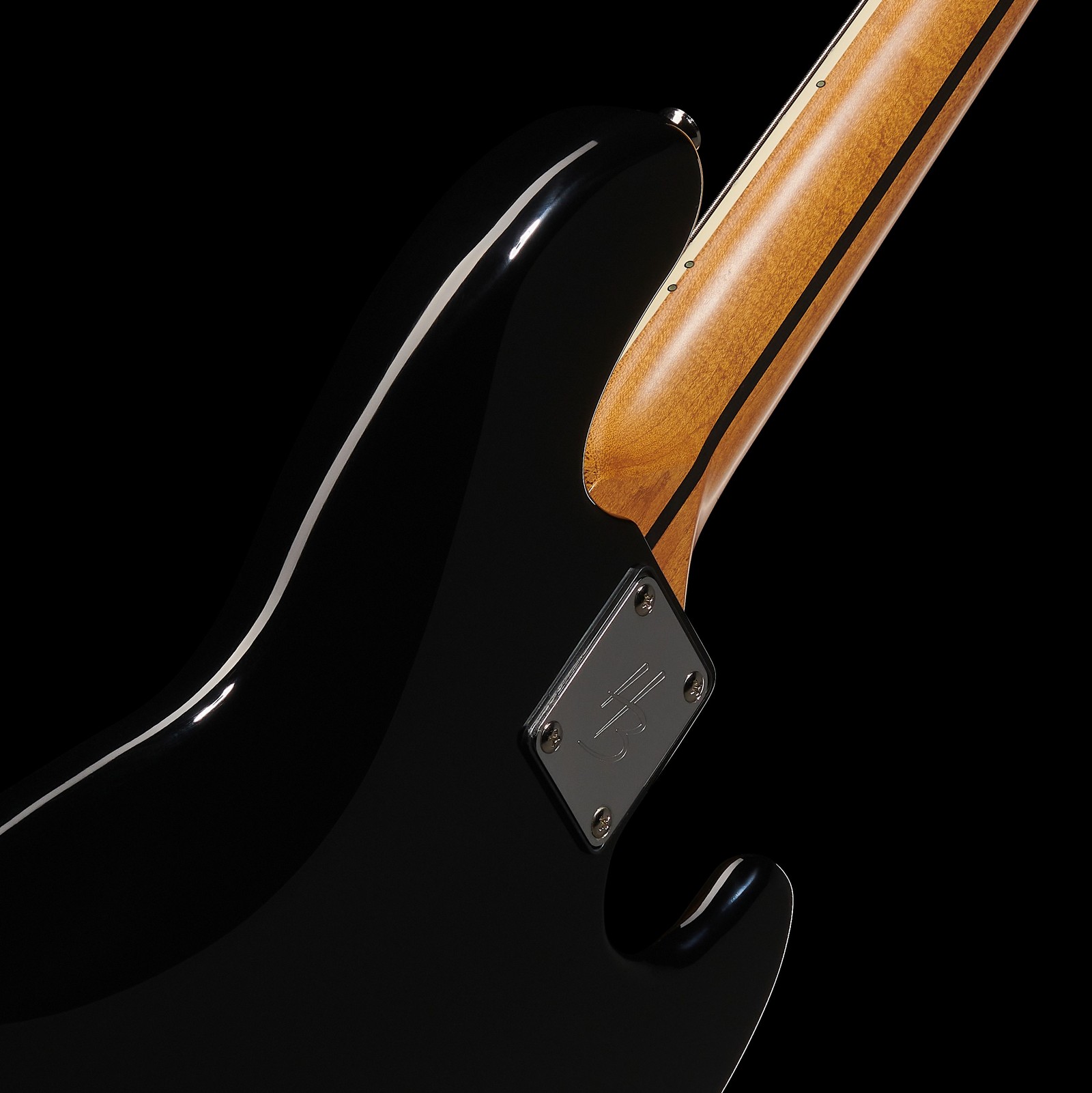 Geschraubter Hals aus geröstetem Ahorn auf der Rückseite des Harley Benton MV-5JB LH Black