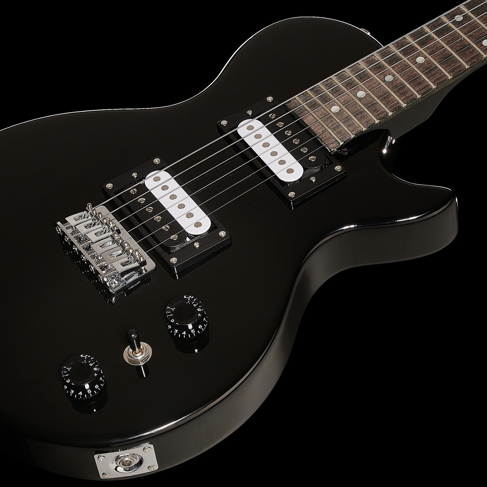 Zwei Humbucker Tonabnehmer auf der Harley Benton SC-200BK Mini