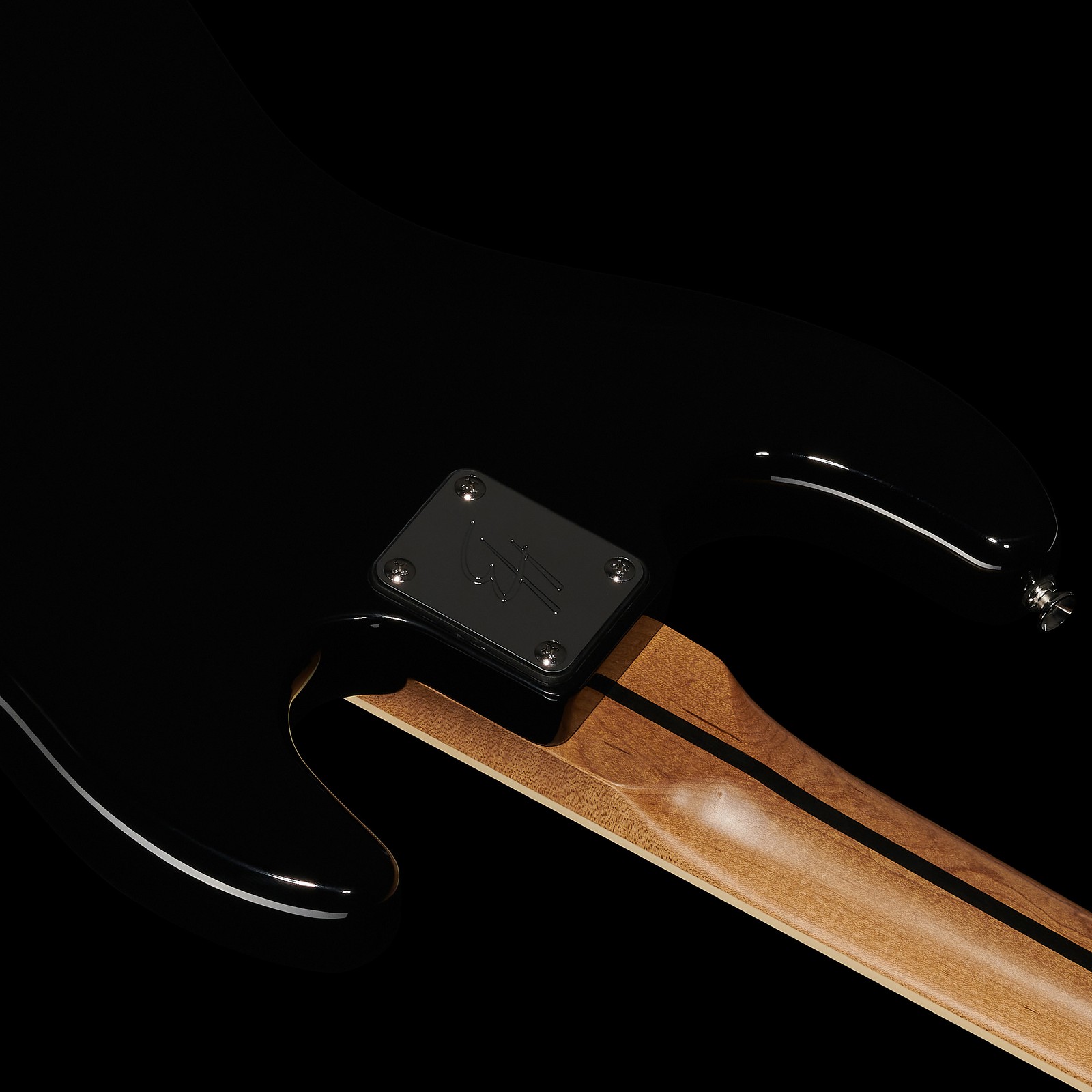 Geschraubter Hals auf der Rückseite des Harley Benton MV-4PJ LH Black