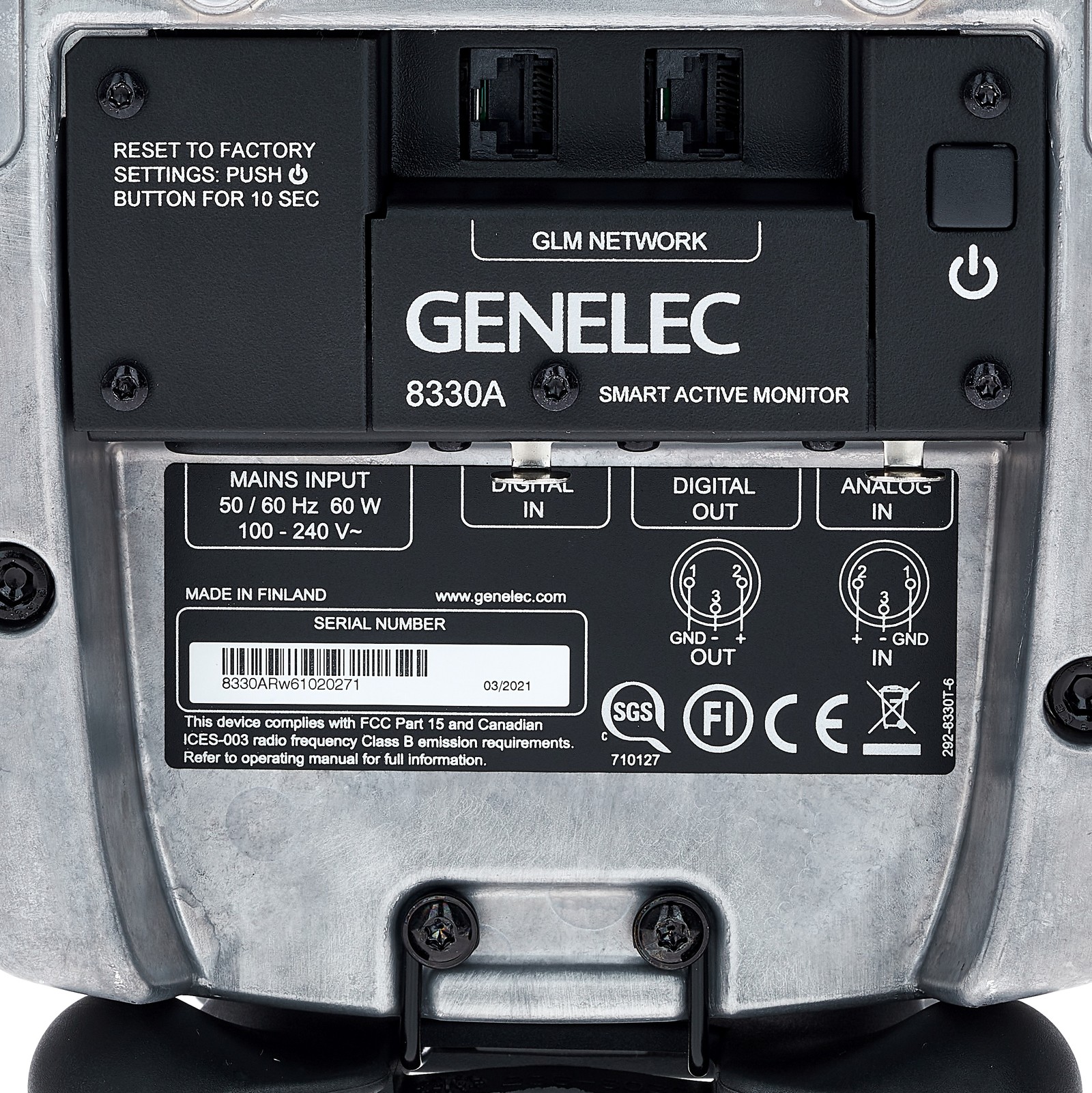 Face arrière et connectique de l'enceinte de monitoring de studio Genelec 8330 RAW 