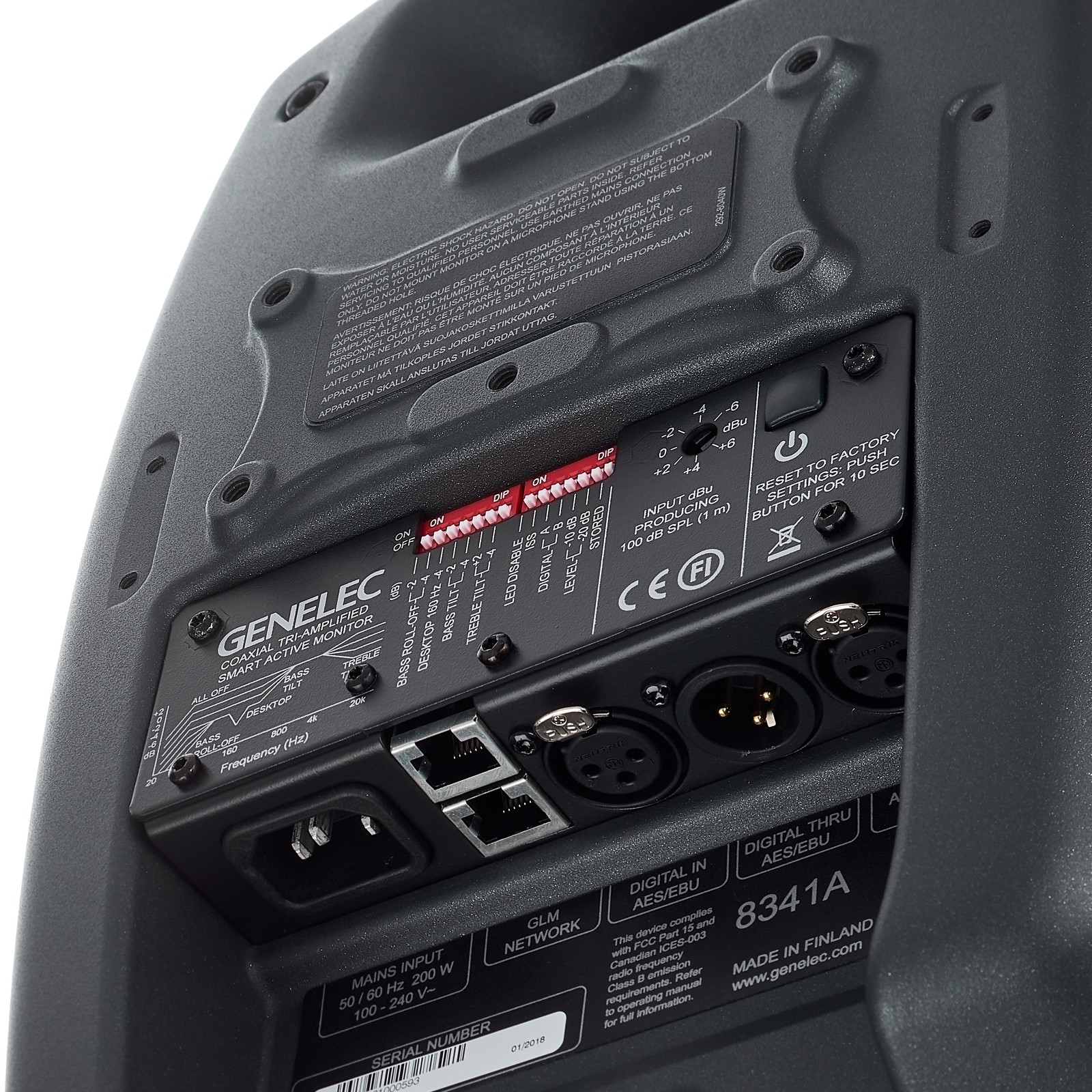 Face arrière de la Genelec 8341 AP avec connectique