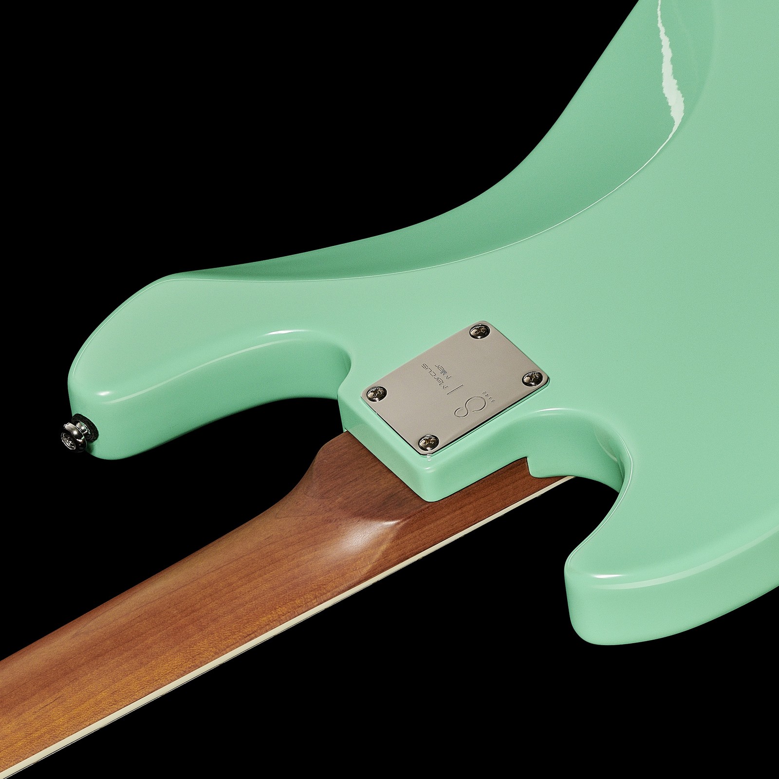 Geschraubter Roasted Maple Hals auf der Rückseite des Marcus Miller V5R Alder-4 MLG