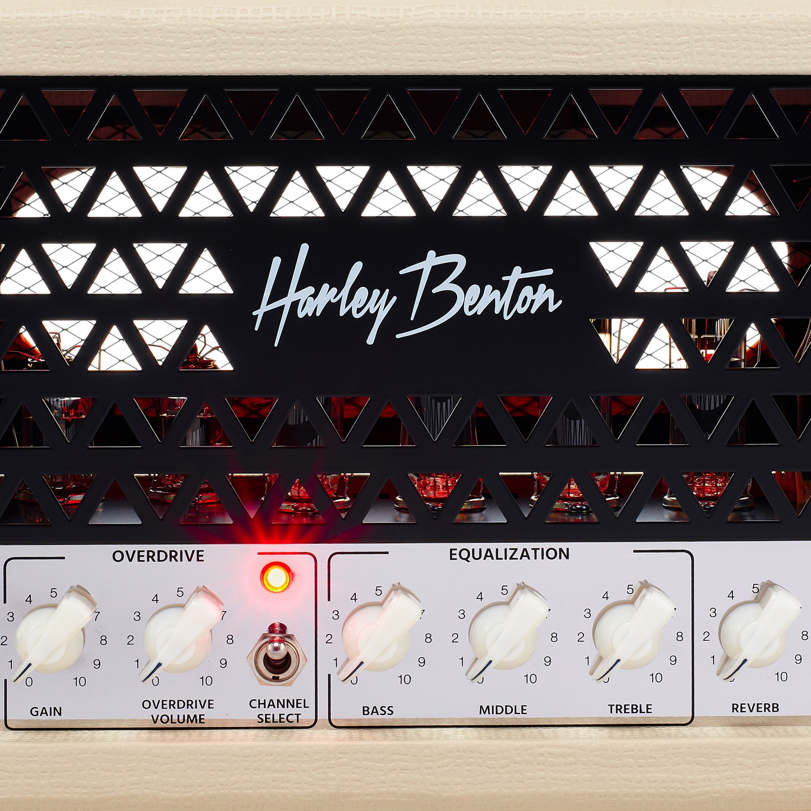 Harley Benton TUBE30 Head Frontseite mit Herstellerlogo