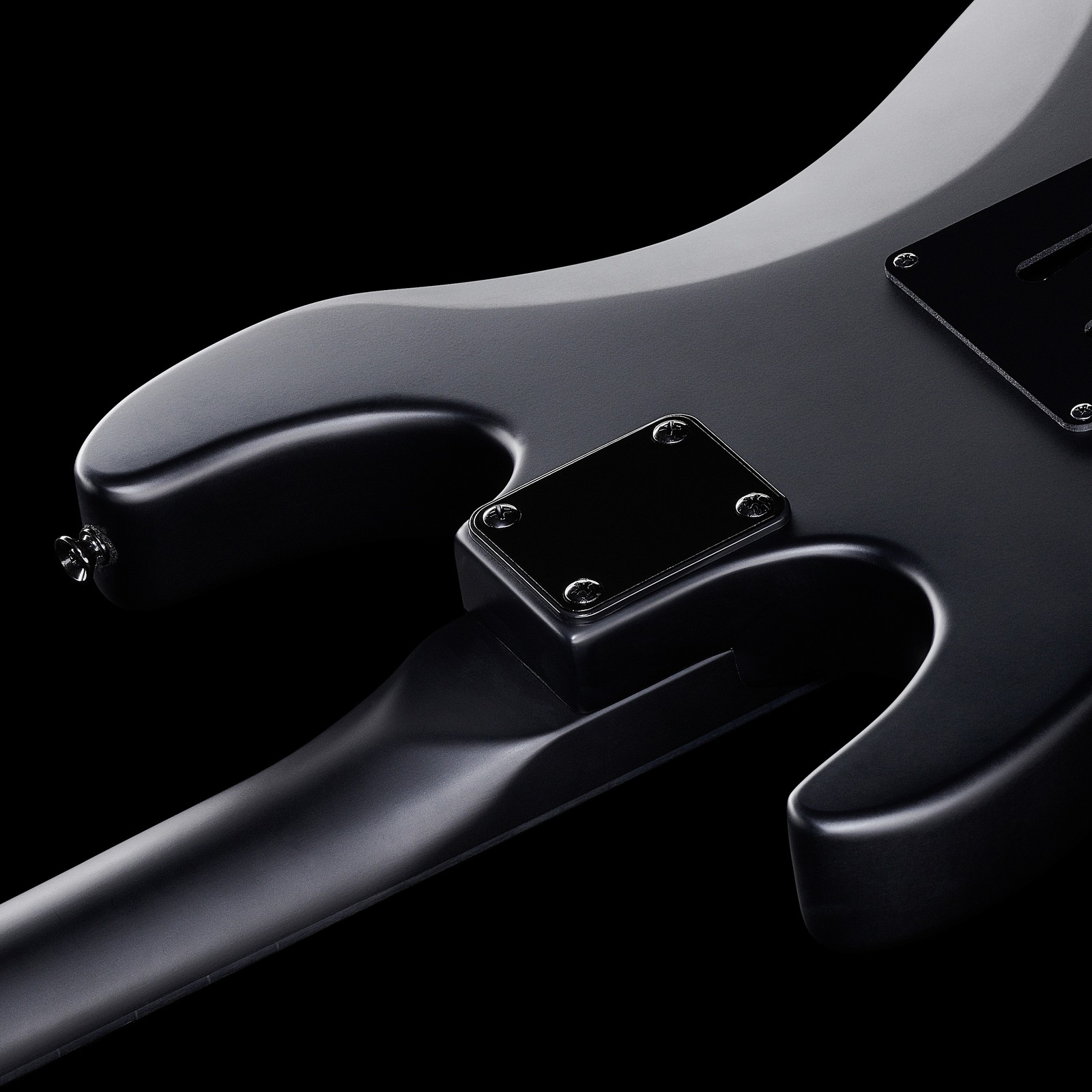 Geschraubter Hals und ergonomische Konturen auf der Rückseite der Harley Benton HWY-25BKS