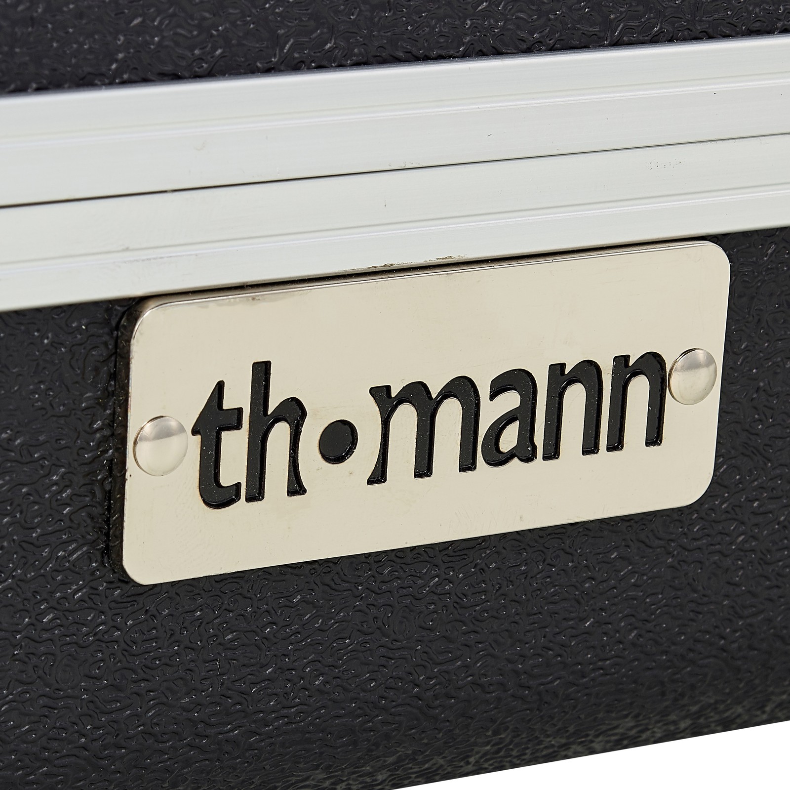 Thomann Logo auf der Vorderseite des Koffers