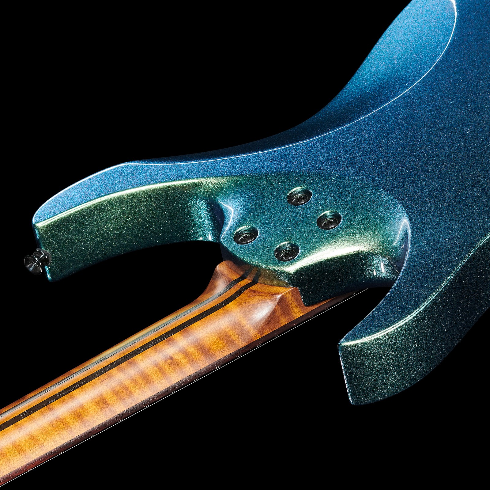 Gerösteter Ahornhals auf der Rückseite der Mooer GTRS Guitars Wing 900 Int AGR