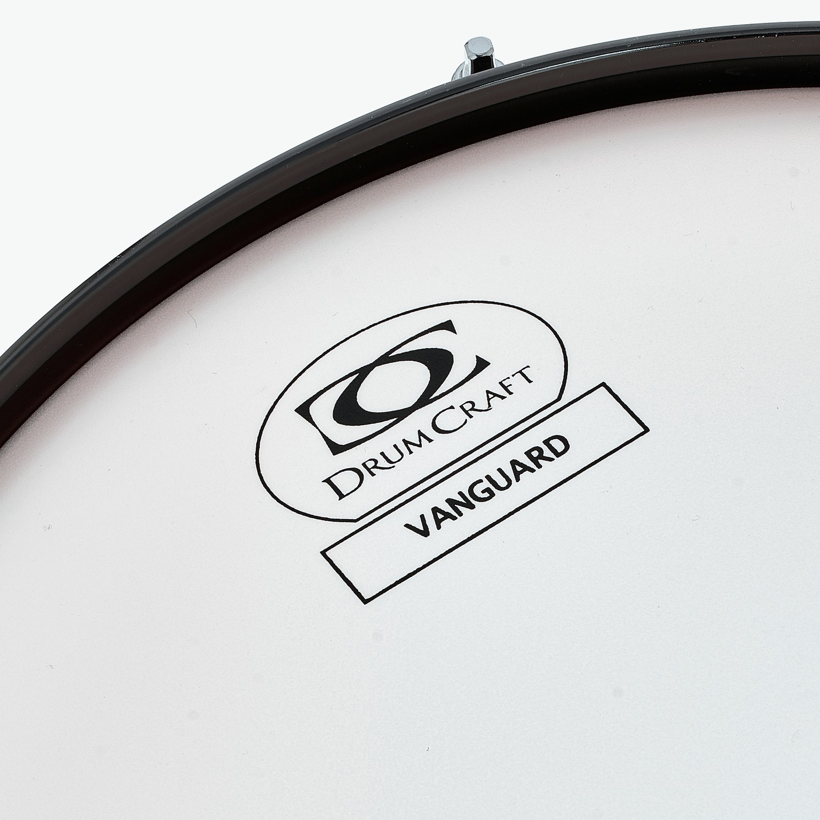 Weißes Coated-Snarefell mit DrumCraft-Logo