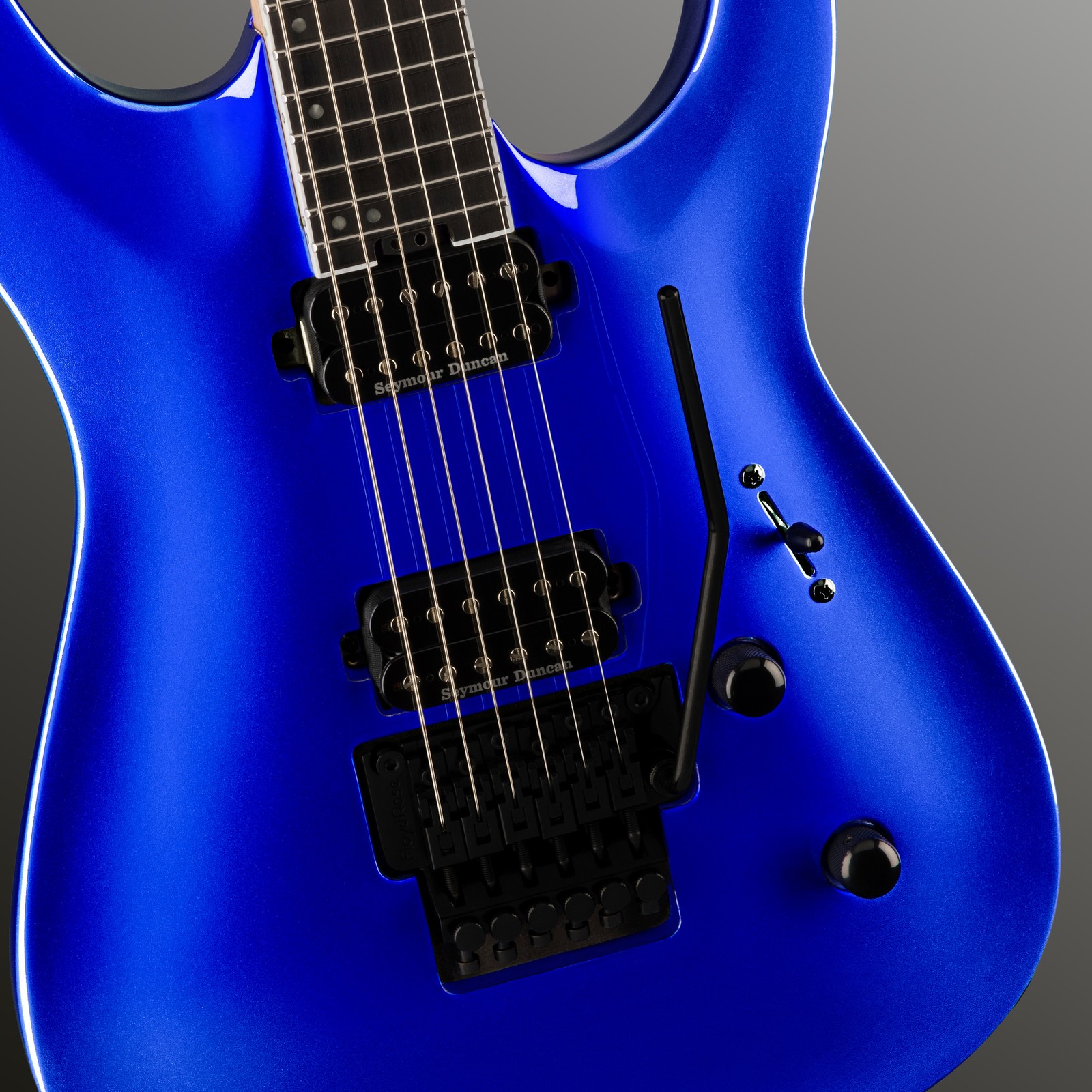 Humbucker und Floyd Rose auf der Jackson Pro Plus SRS DINKY DKAQ IB