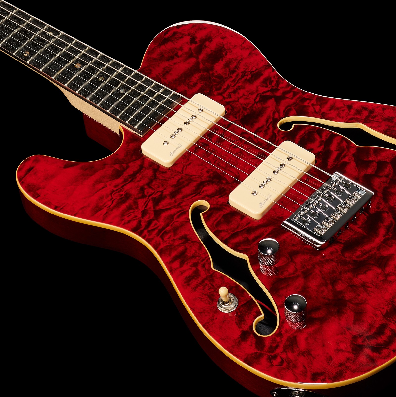 P-90 Single Coils auf der Decke der Harley Benton TE-90QM LH Trans Red