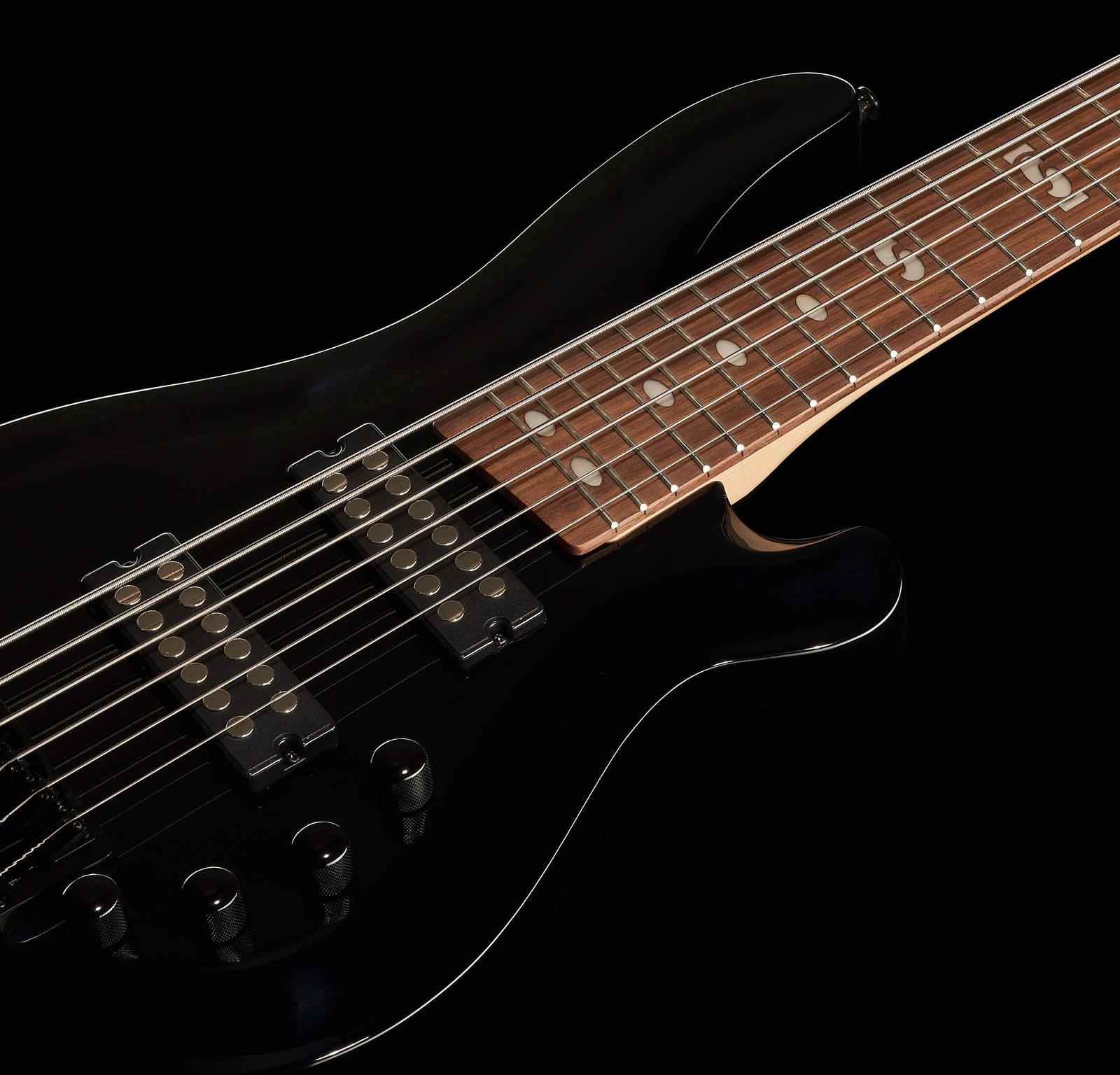 Humbucker Tonabnehmer auf der Decke vom Harley Benton B-650 Progressive