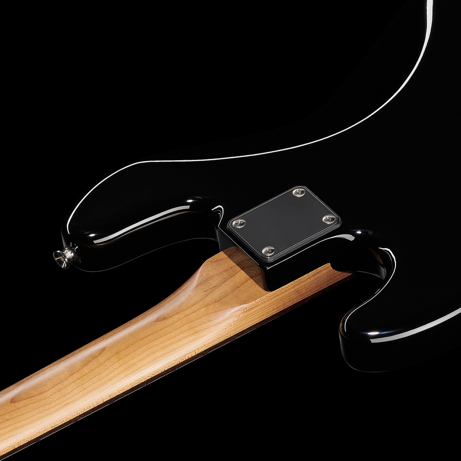 Korpus des Harley Benton JB-62CC BK von hinten