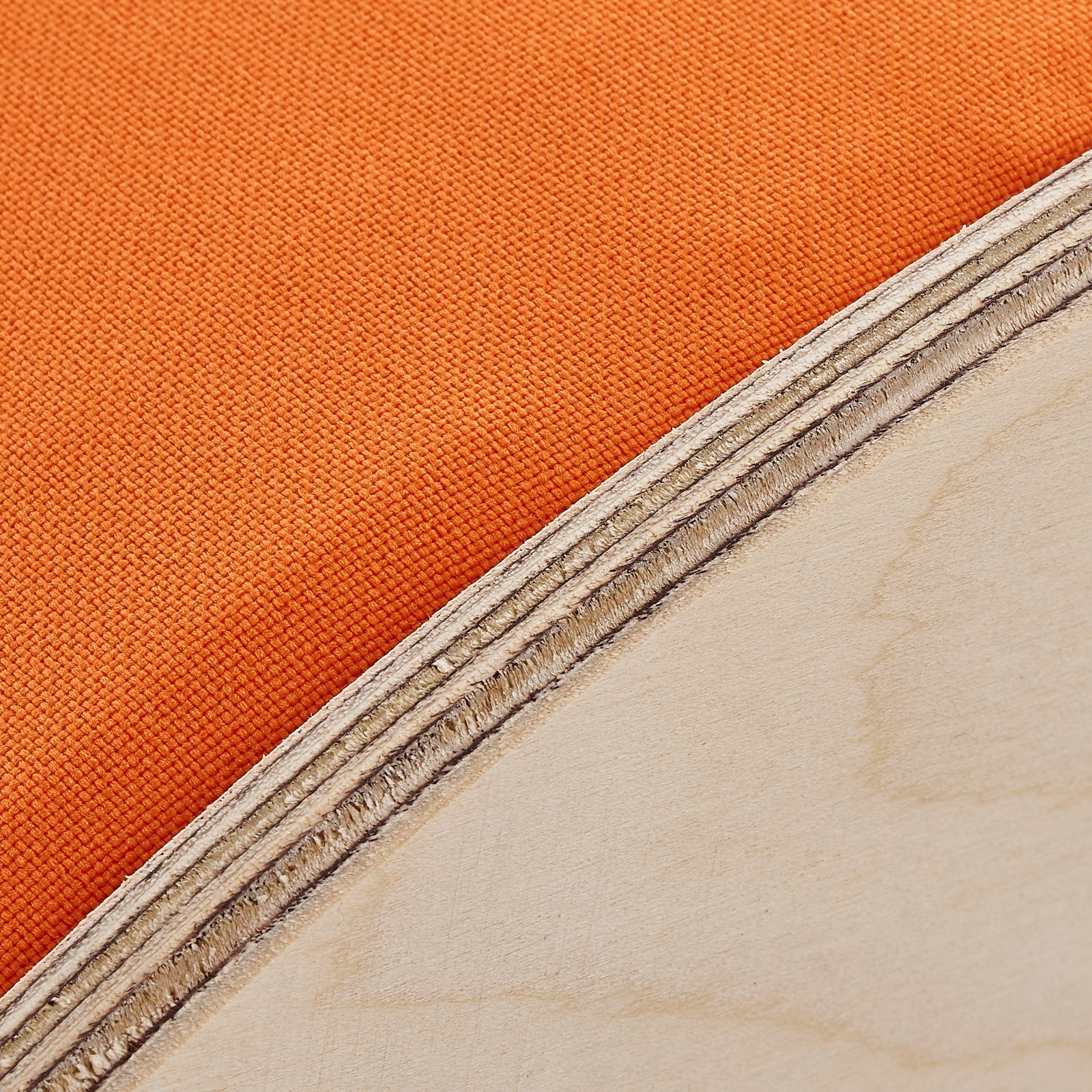 Holzkante am Hofa Basstrap 104 Orange