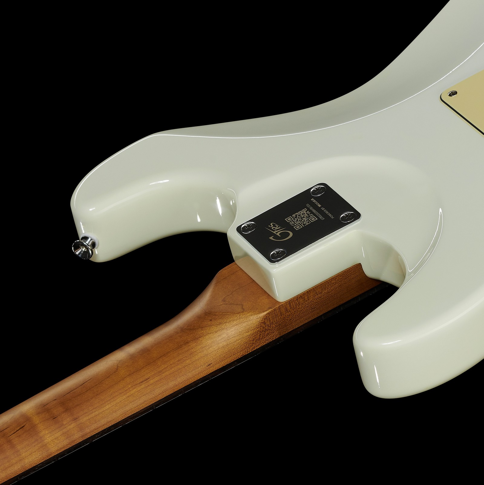 Roasted maple neck on the Mooer GTRS Guitars Prof. 800 OW, rear view