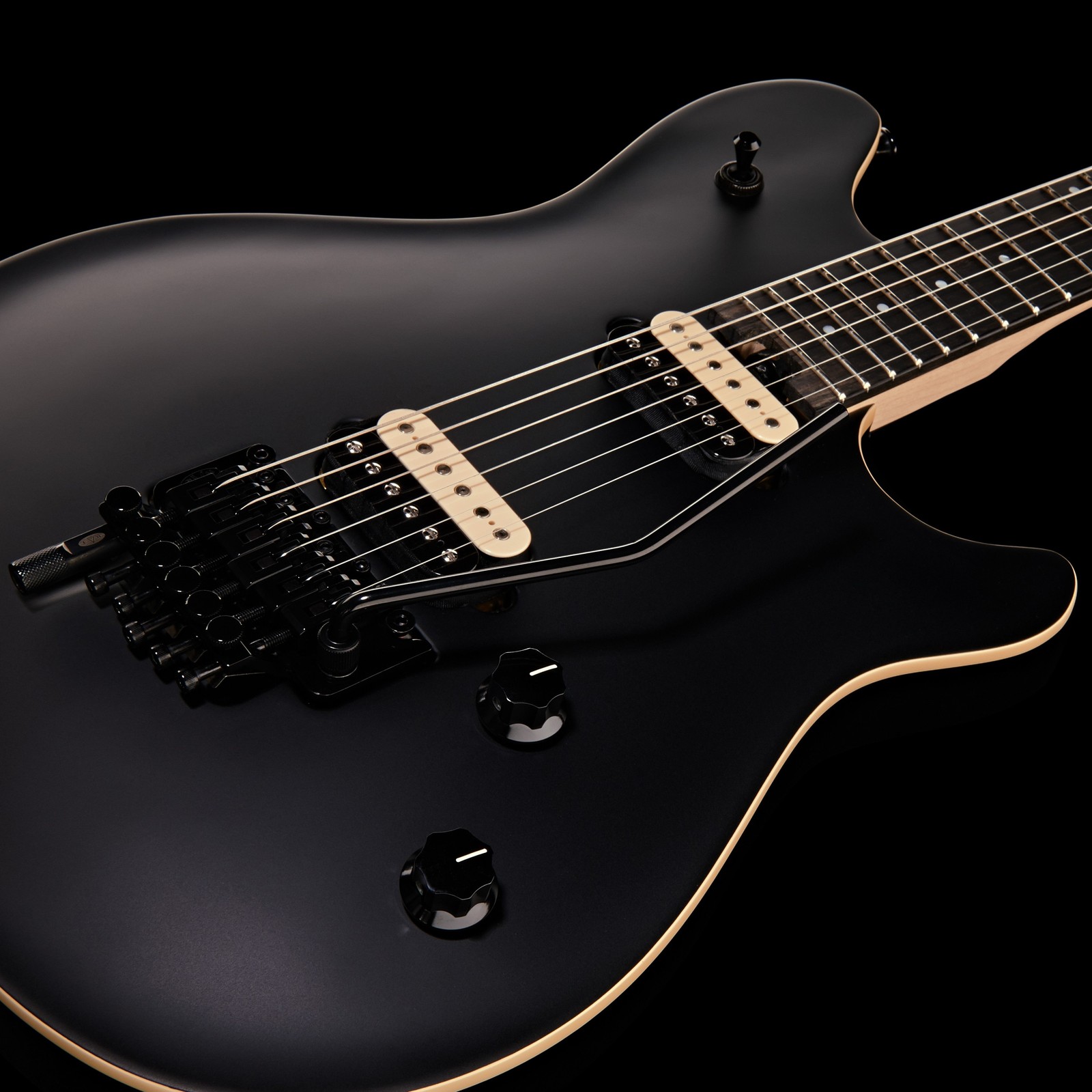 Humbucker Pickups und Floyd Rose auf der Evh Wolfgang Special Stealth