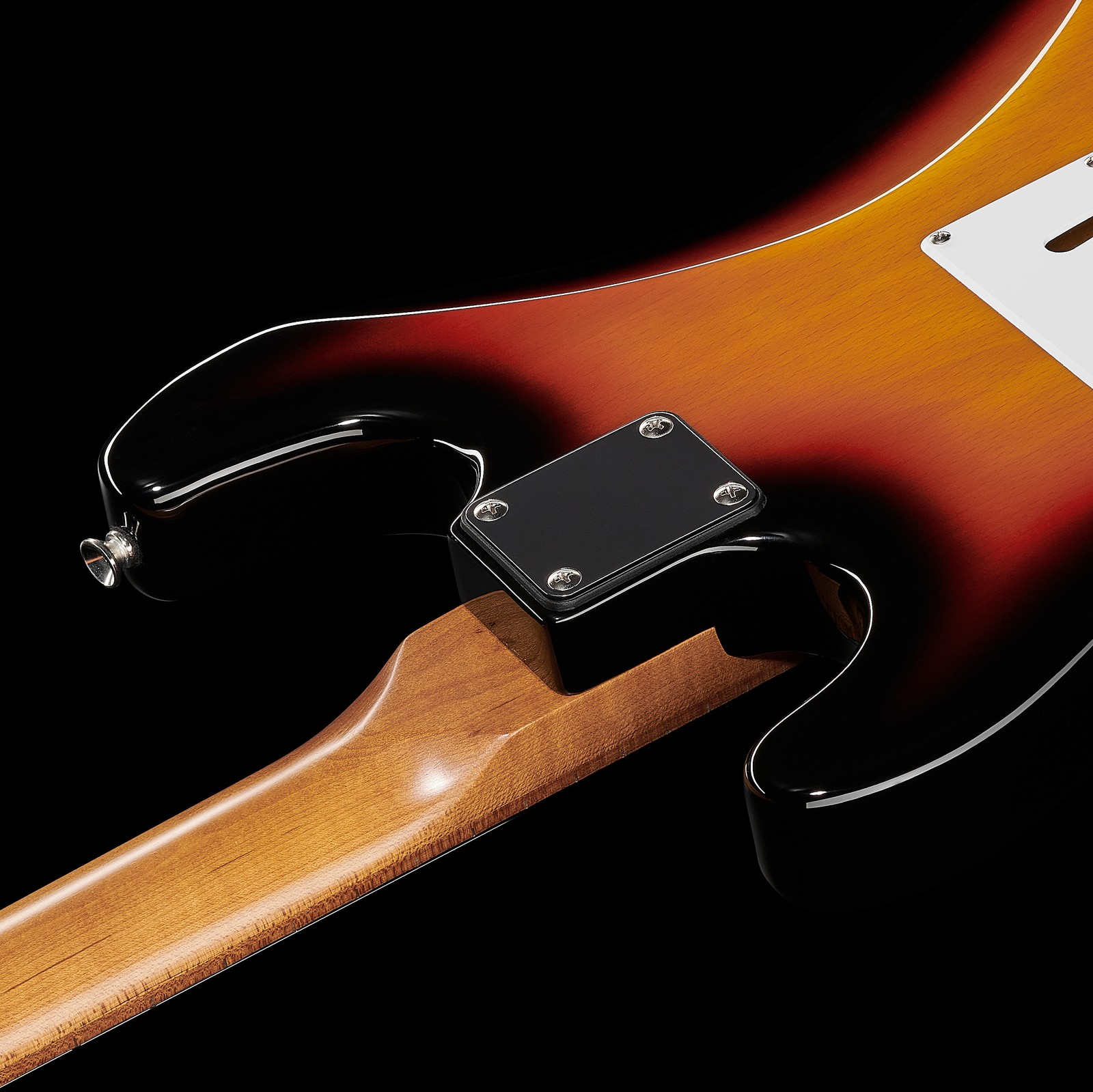 Gerösteter Ahornhals auf der Rückseite der Harley Benton ST-62 Maple Neck Sunburst Vintage Series