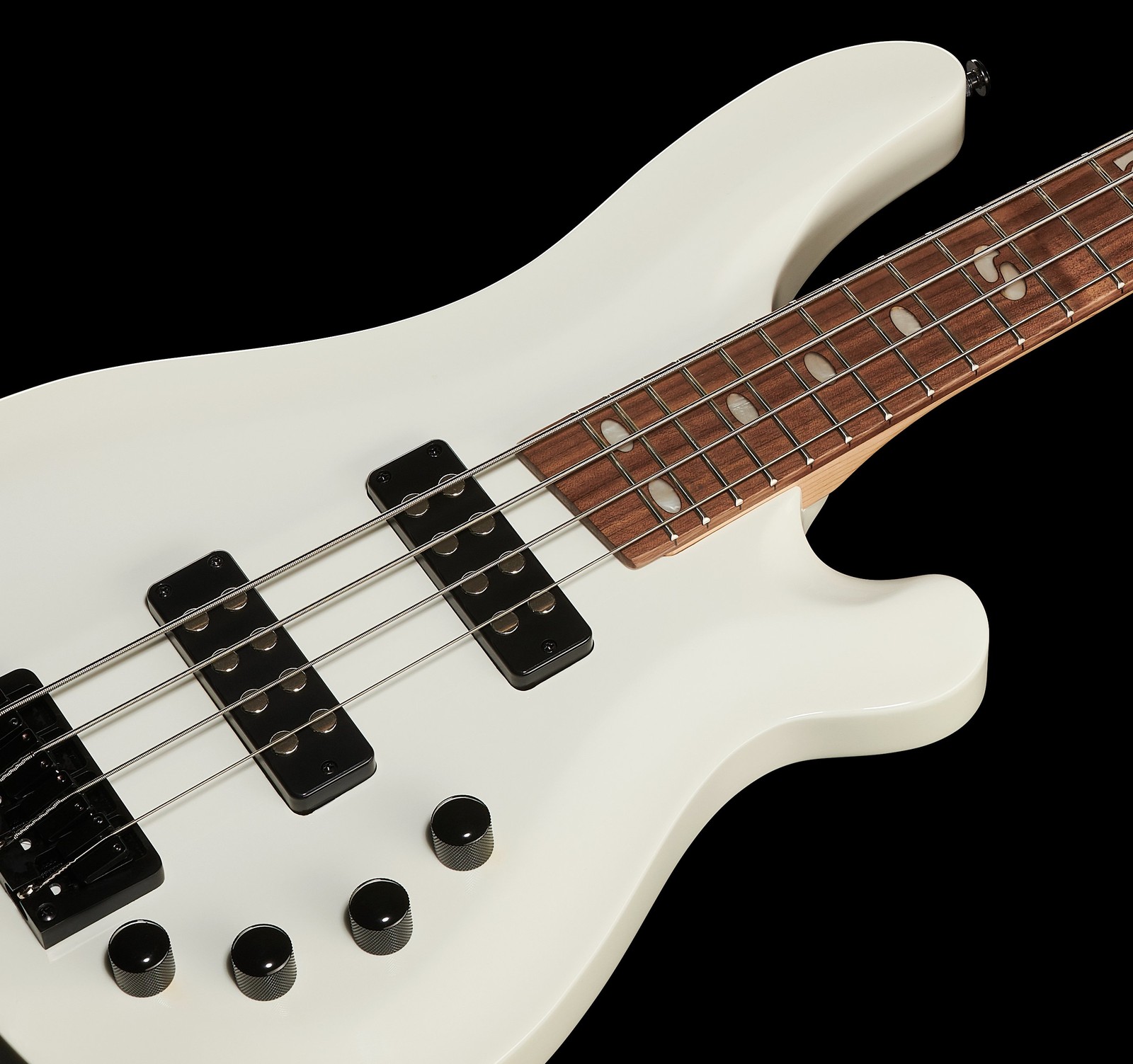 Humbucker Tonabnehmer im Harley Benton B-450 White E-Bass