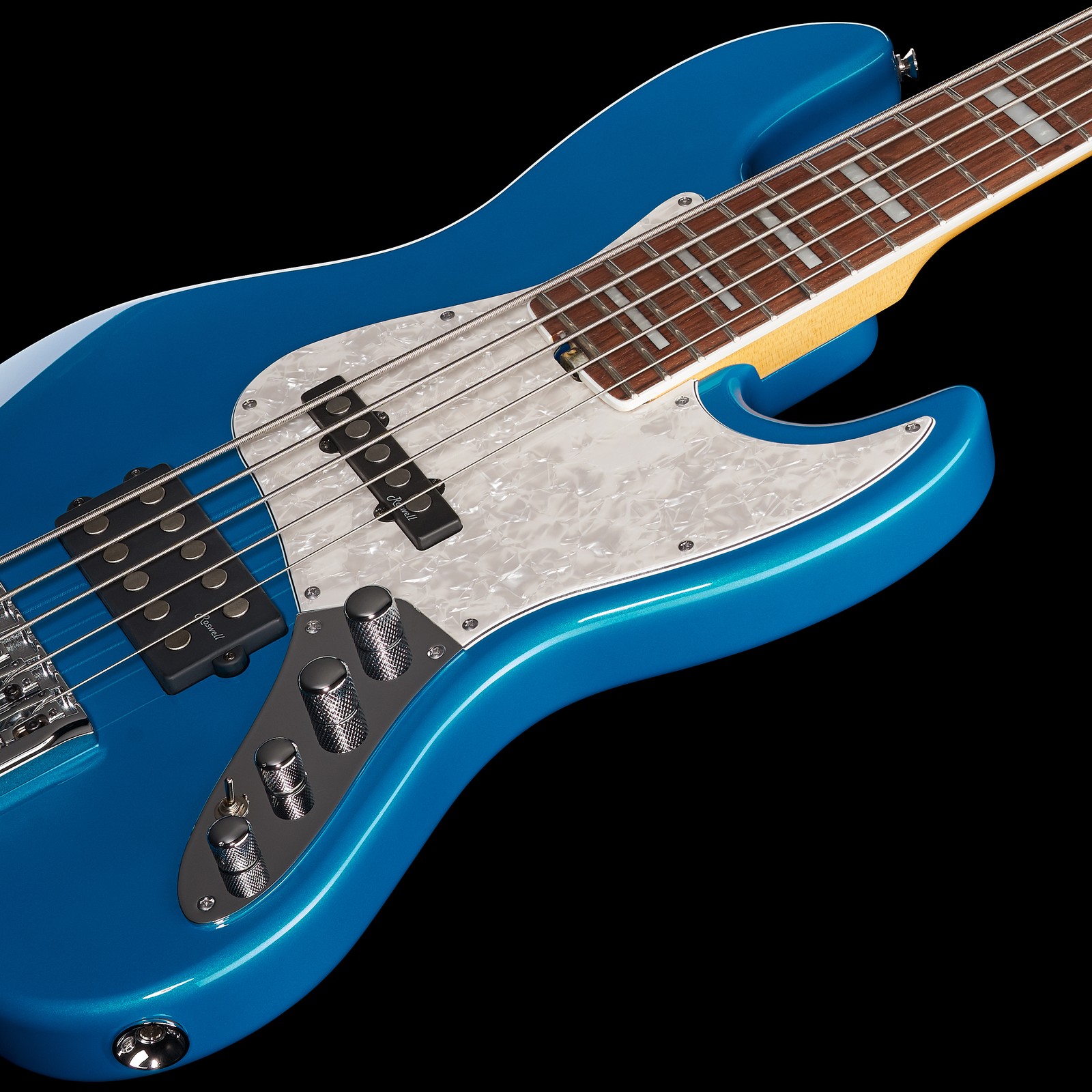 Blauer Korpus des Harley Benton Enhanced MJ-5EB Lake Blue