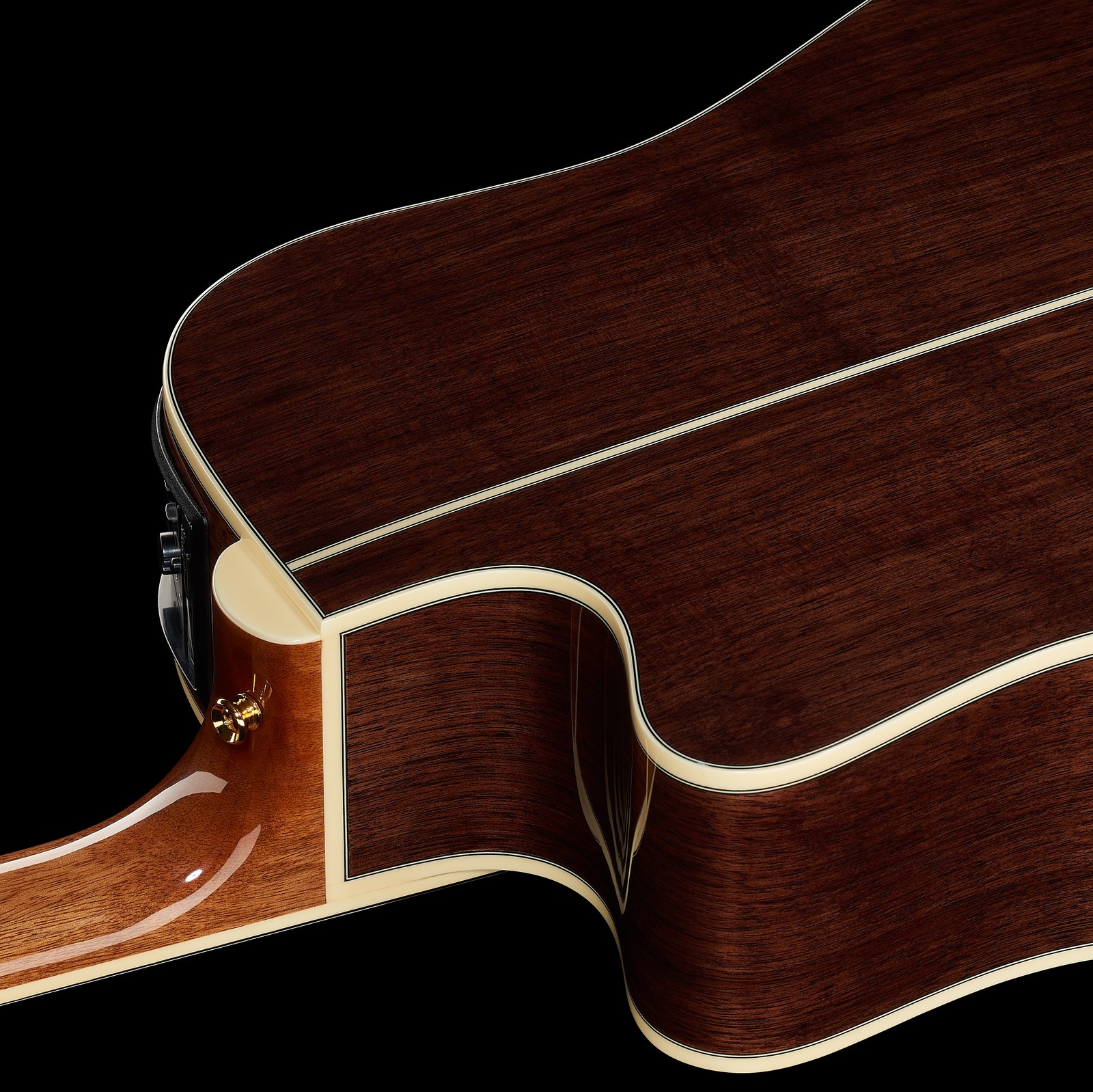 Dunkler Walnuss Korpus auf der Rückseite der Takamine GD51CE-NAT