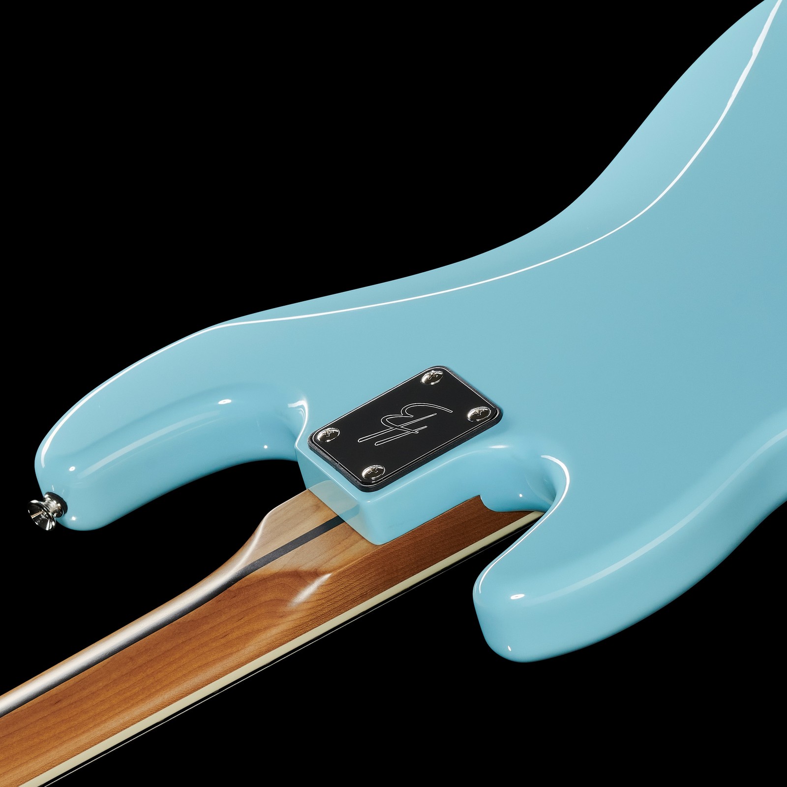 Geschraubter Hals auf der Rückseite des Harley Benton MV-4PJ Daphne Blue