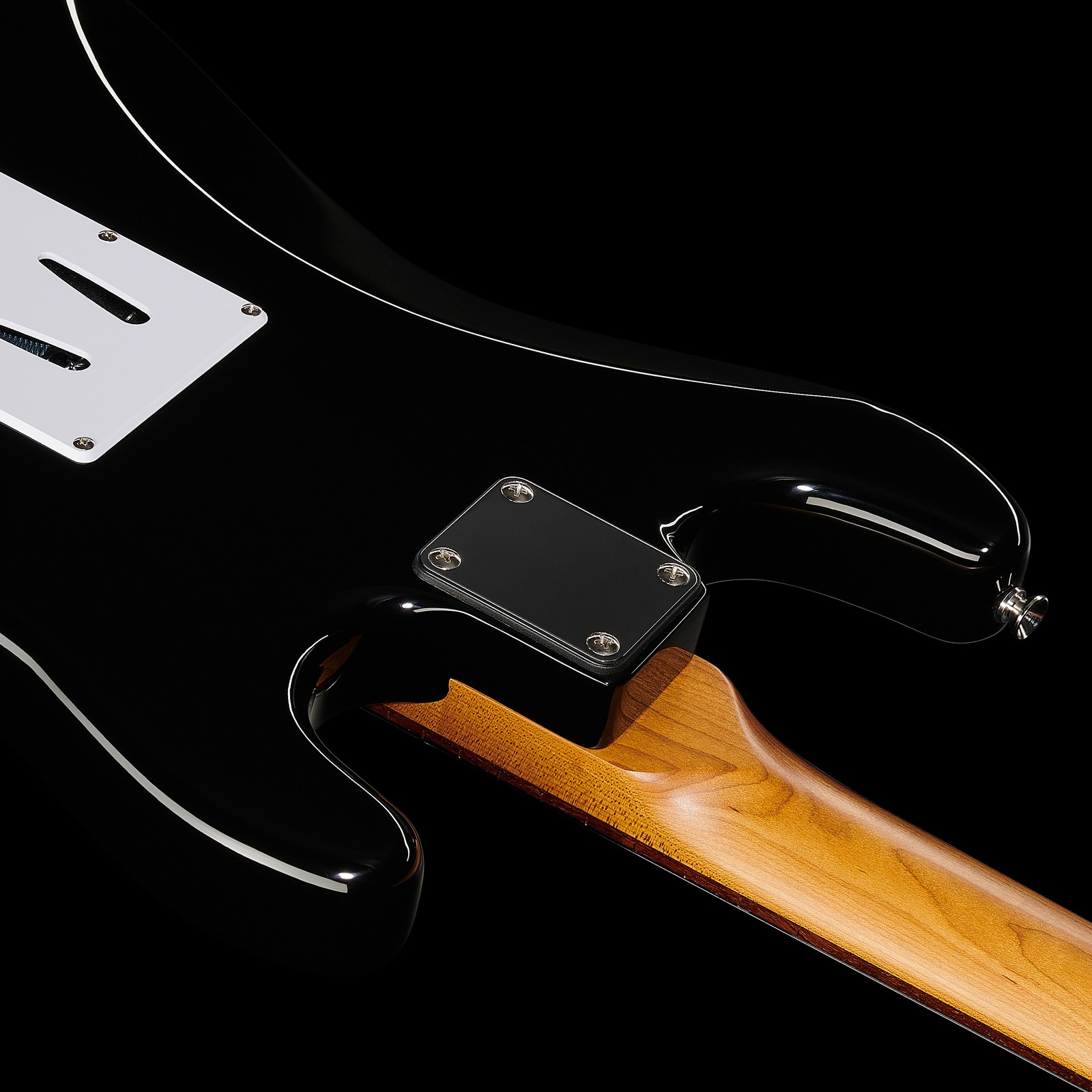 Gerösteter Ahornhals auf der Rückseite der Harley Benton ST-62 BK Vintage Series