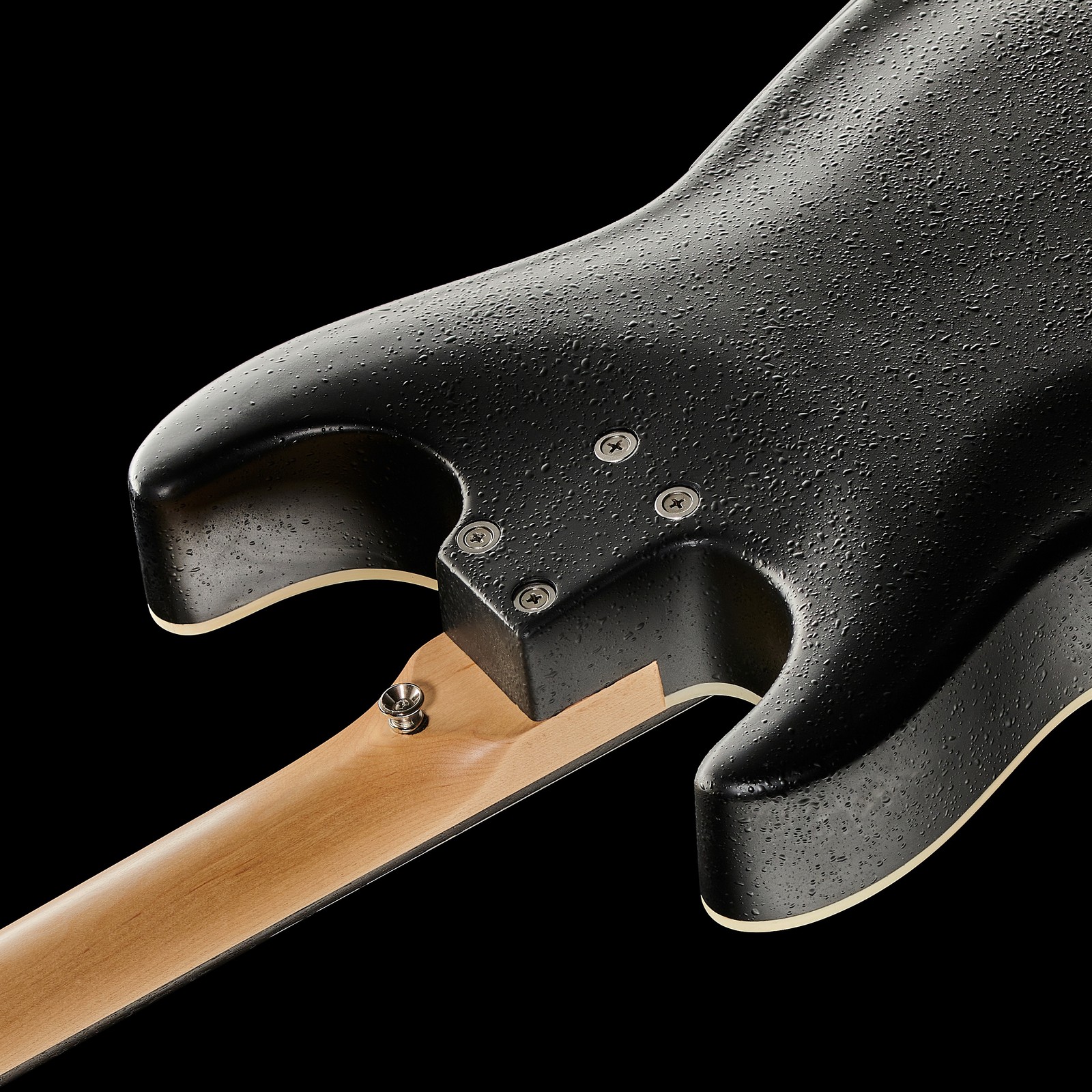 Geschraubter Hals und Gurtpin an der Harley Benton ST-Acoustic Black