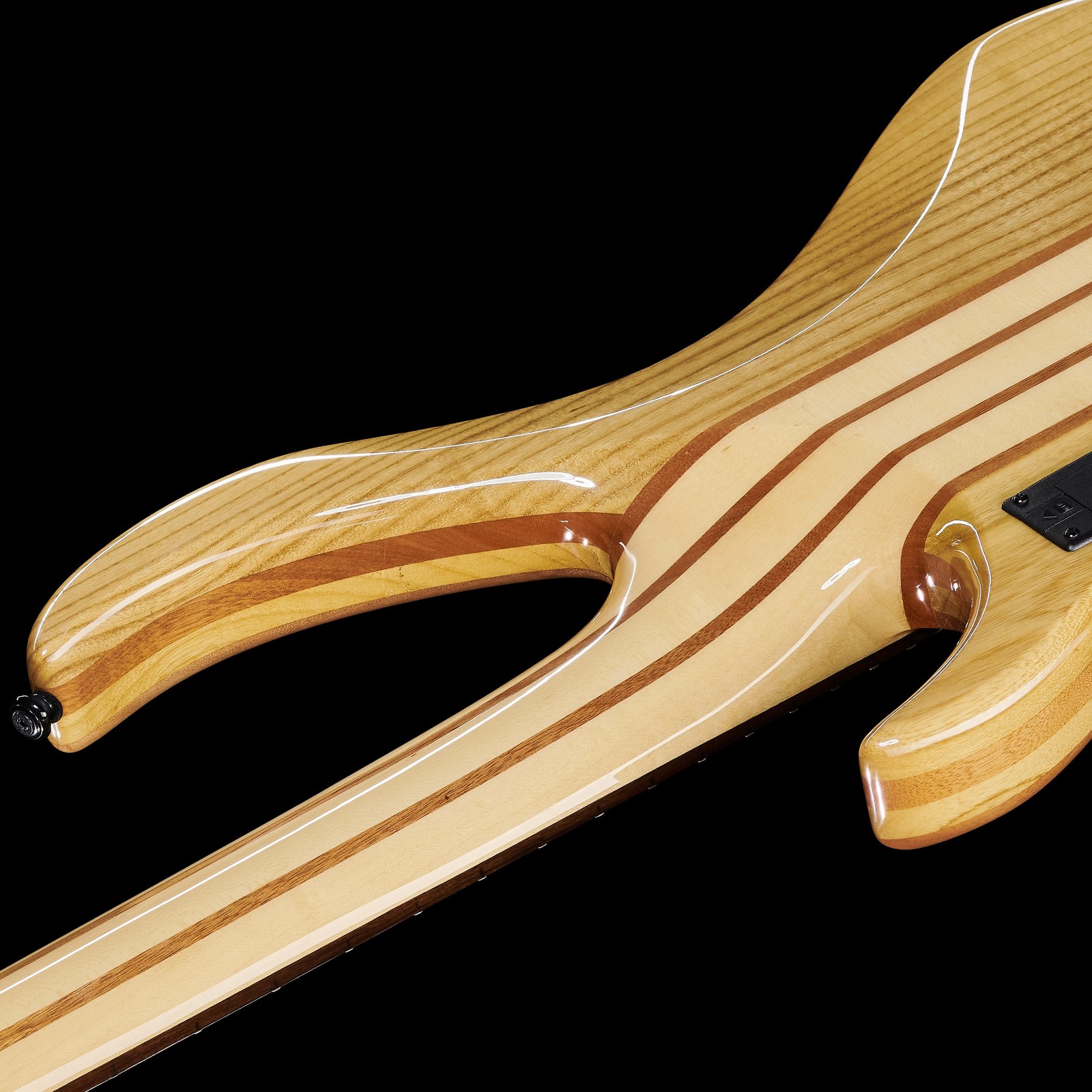 Durchgehender Hals auf der Rückseite des Harley Benton BZ-4000 II NT