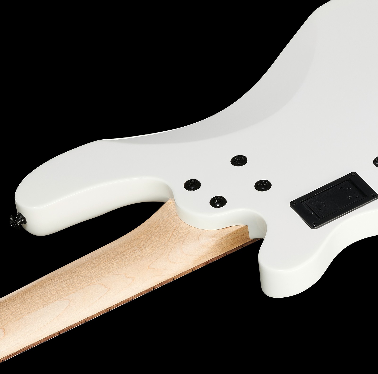 Halsübergang des Harley Benton B-550 White Progressive Series 5-Saiter E-Bass in Weiß
