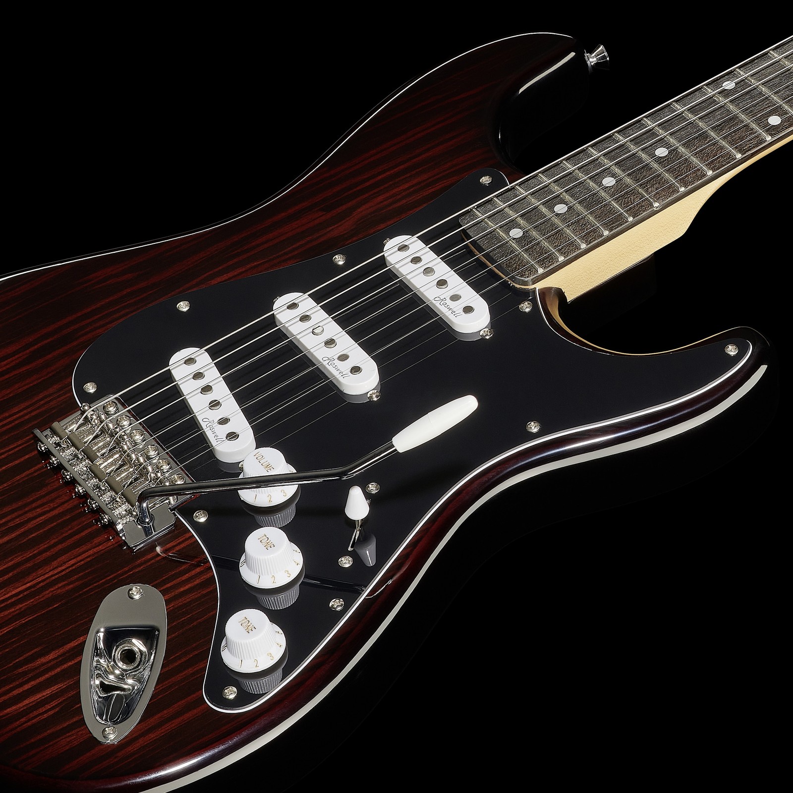 Humbucker und Singlecoils auf der HSS E-Gitarre Harley Benton ST-70 Rosewood