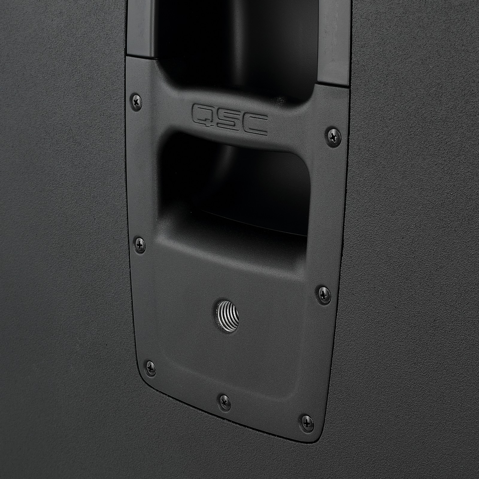 Griff am QSC LS118 Hochleistungs-Subwoofer