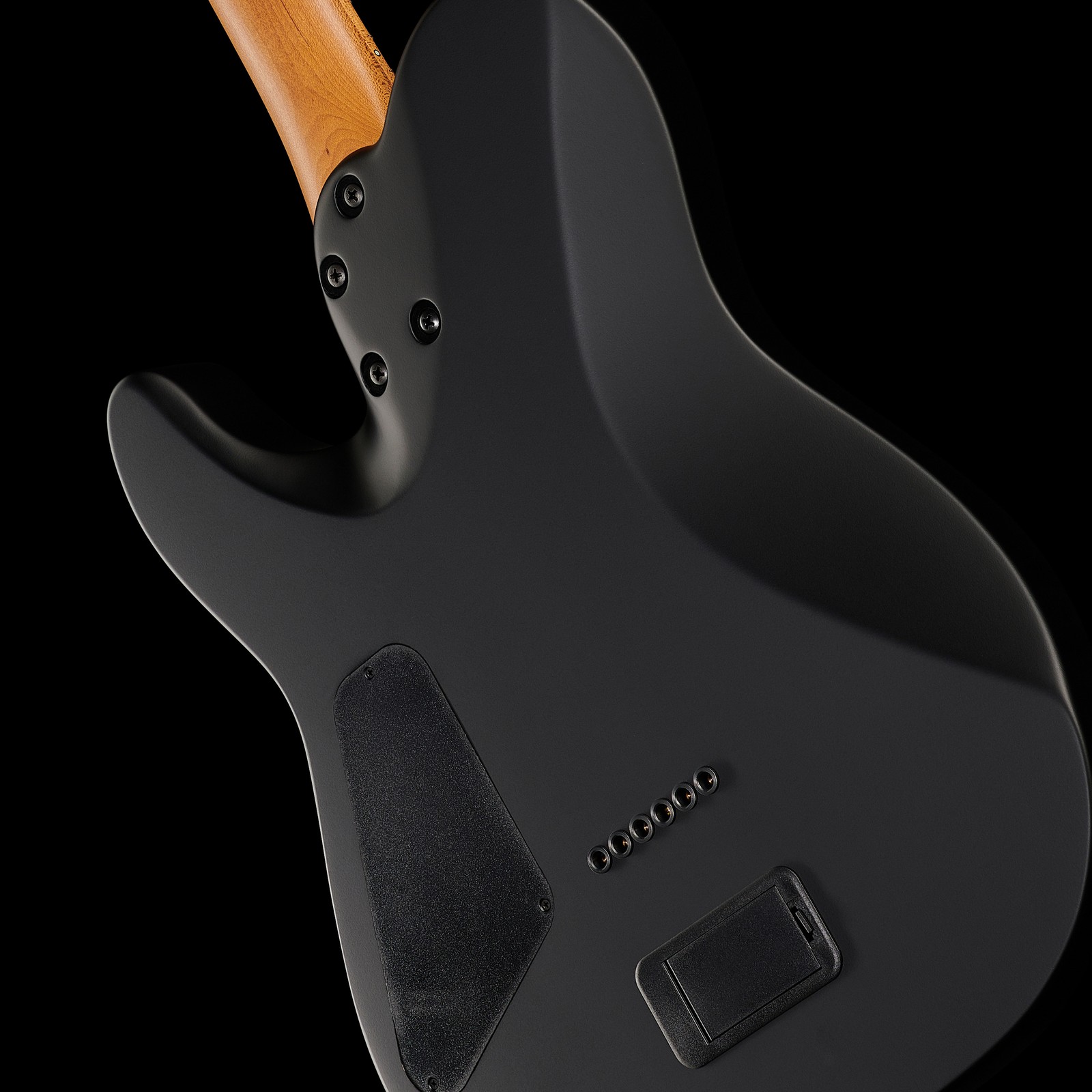 Rückseite der Charvel Pro-Mod SC ST2 HH HT Sat.Black mit abgerundetem Halsfuß