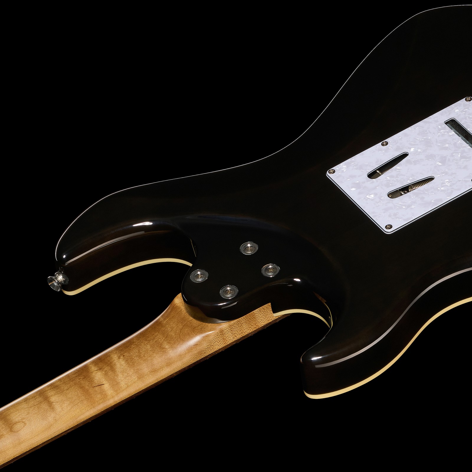 Geschraubter Hals auf der Rückseite der Harley Benton ST-Modern Plus HSS FBLB